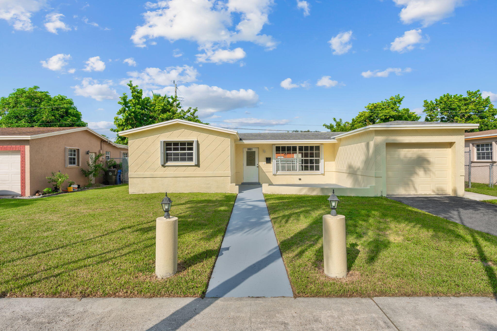 View details of listing 3921 NW 35th Terrace, Lauderdale Lakes, FL 33309 Lauderdale Lakes with MLS# 
