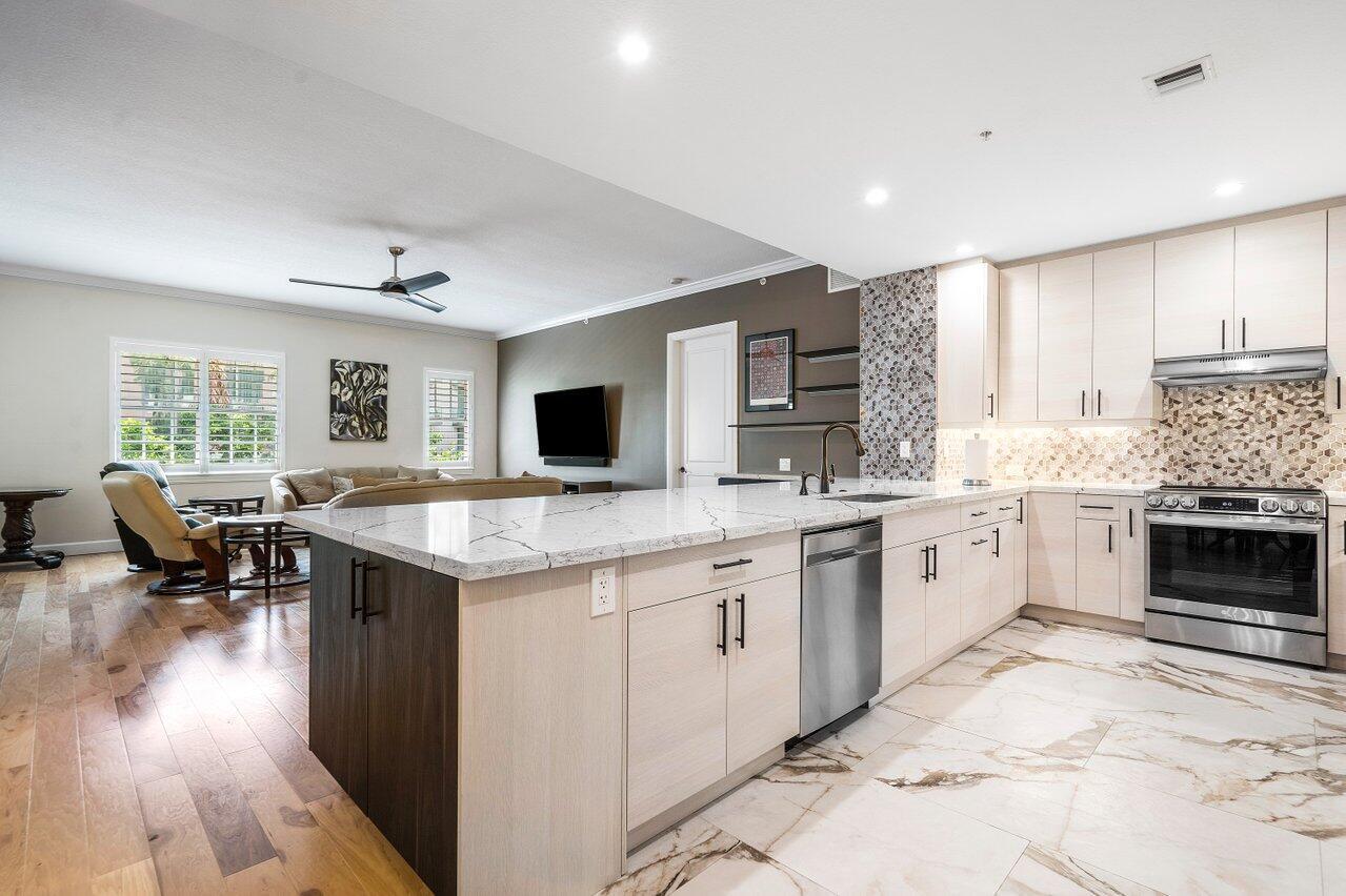 Listing  200 NE 2nd Avenue 209, Delray Beach, FL 33444, Delray Beach, FL 33444