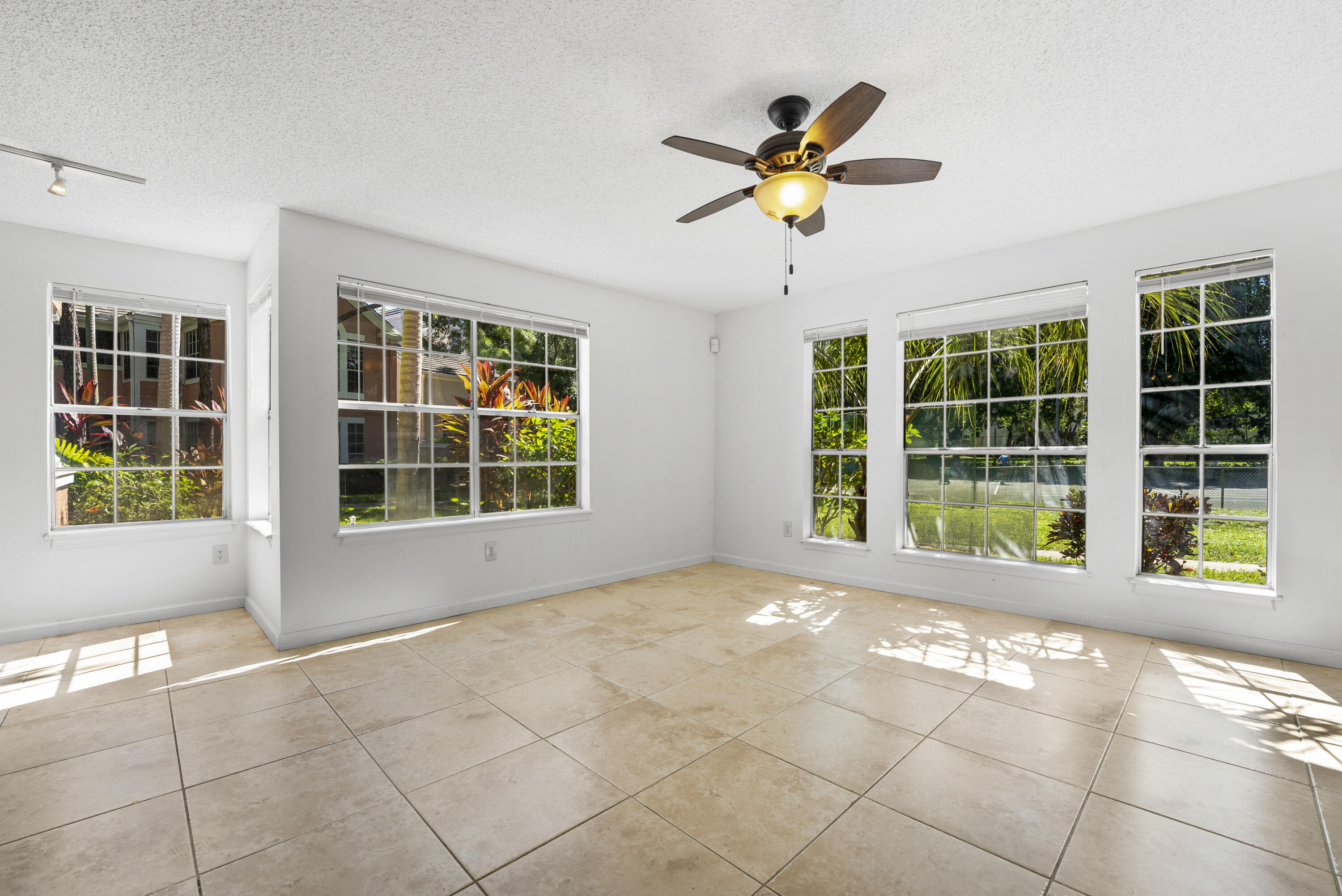 Listing  1001 CRYSTAL Way O, Delray Beach, FL 33444, Delray Beach, FL 33444