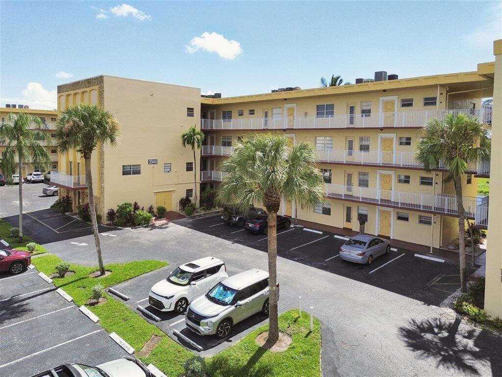 View details of listing 3940 NW 42ND Avenue 417, Lauderdale Lakes, FL 33319 Lauderdale Lakes with MLS# 