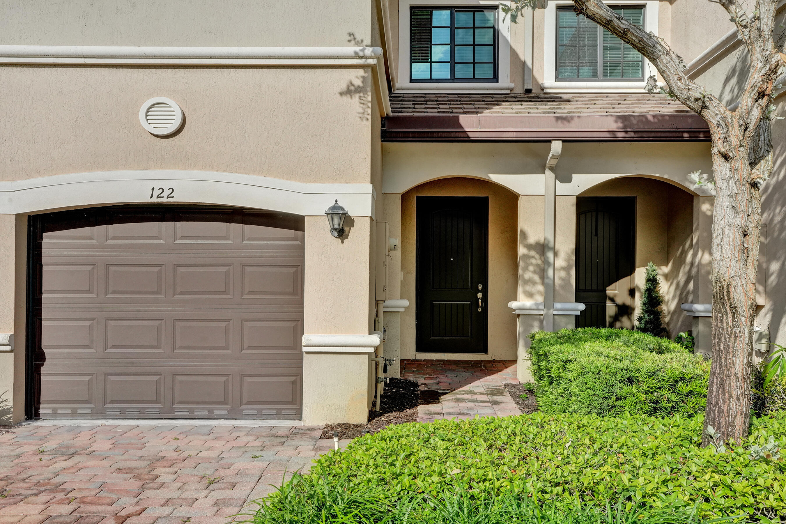 Listing  4234 N DIXIE Highway 122, Oakland Park, FL 33334, Oakland Park, FL 33334