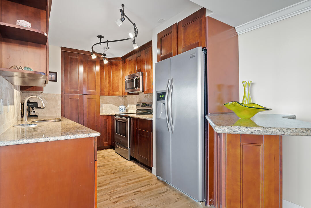 Listing  5600 N FLAGLER Drive 310, West Palm Beach, FL 33407, West Palm Beach, FL 33407