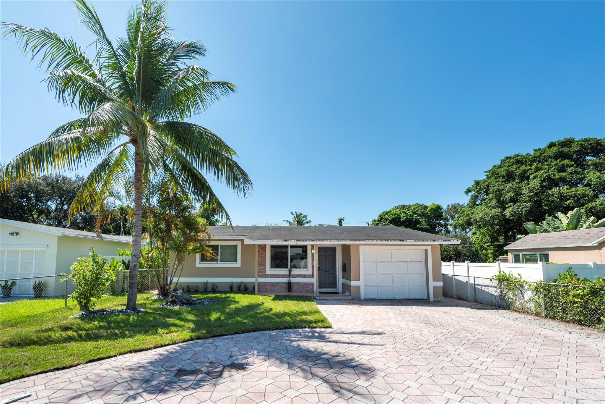Listing  2726 ADAMS Street 2, Hollywood, FL 33020, Hollywood, FL 33020
