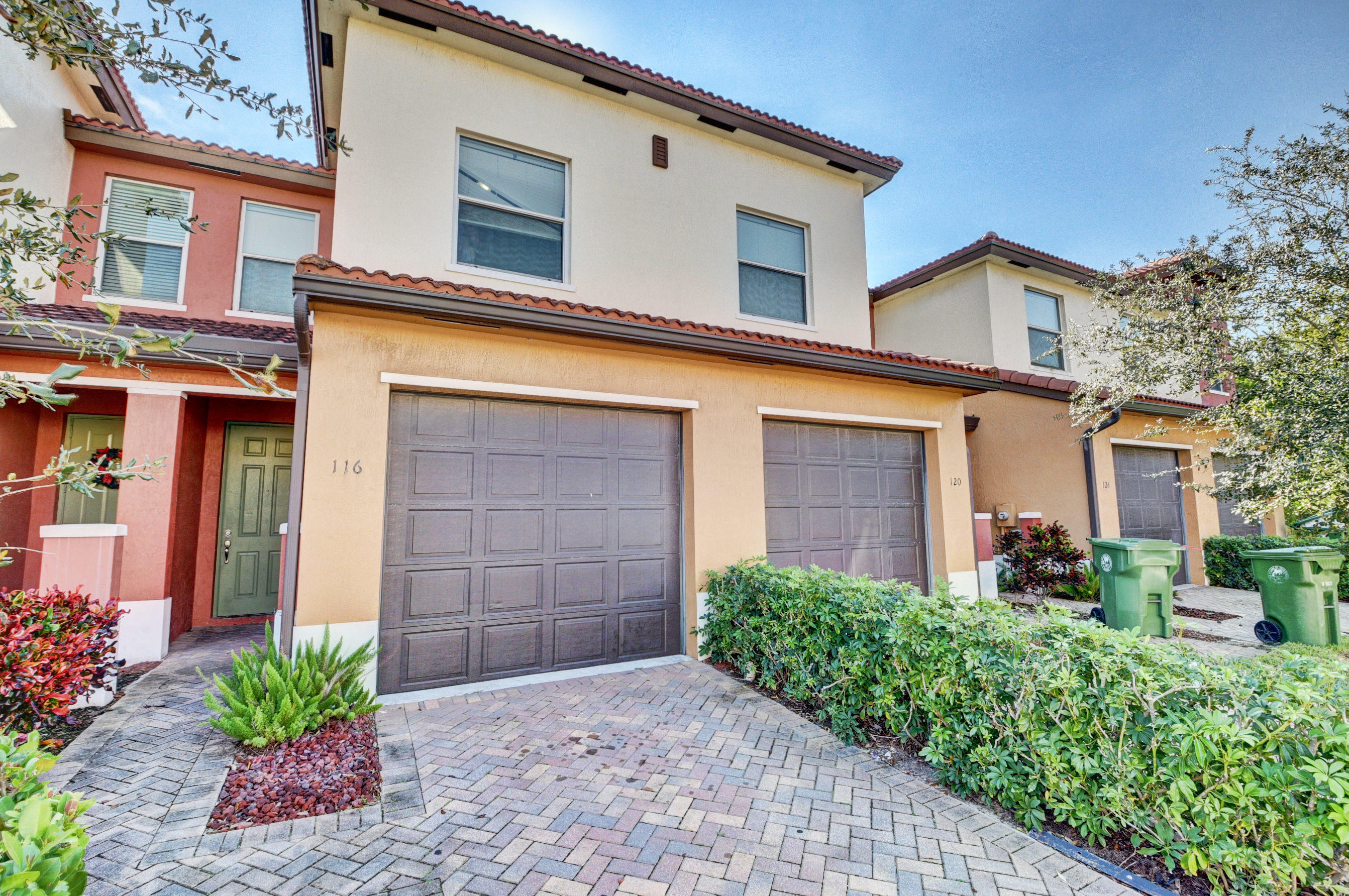 View details of listing 116 Harrington Court, Palm Springs, FL 33461 Palm Springs with MLS#