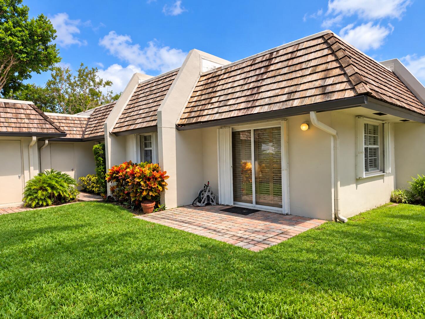 Listing  808 E CYPRESS Lane P-12, Pompano Beach, FL 33069, Pompano Beach, FL 33069