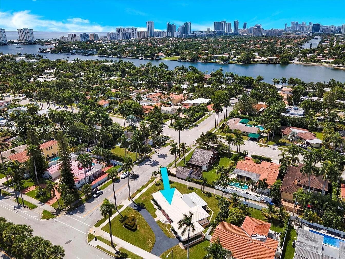 Listing  1200 HOLLYWOOD Boulevard, Hollywood, FL 33019, Hollywood, FL 33019