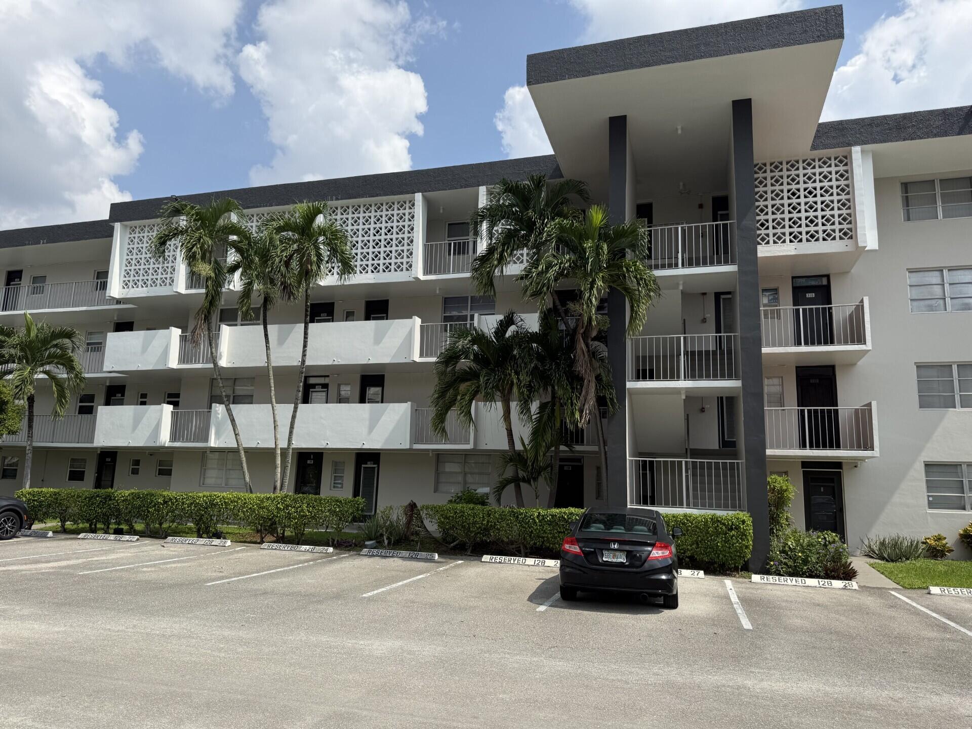 View details of listing 2991 NW 46TH Avenue 207, Lauderdale Lakes, FL 33313 Lauderdale Lakes with MLS# 