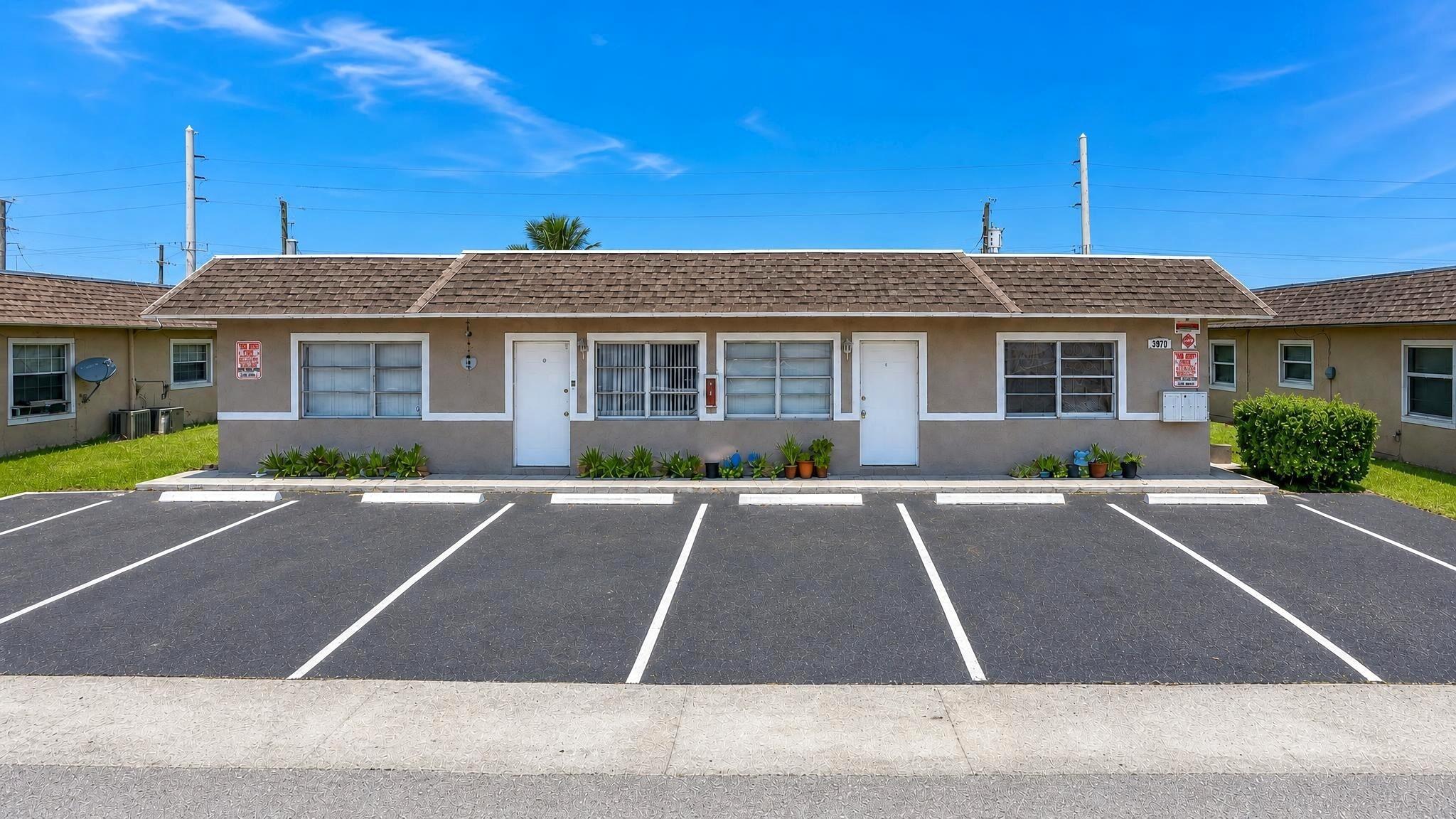View details of listing 3970 NW 31ST Terrace 4, Lauderdale Lakes, FL 33309 Lauderdale Lakes with MLS# 