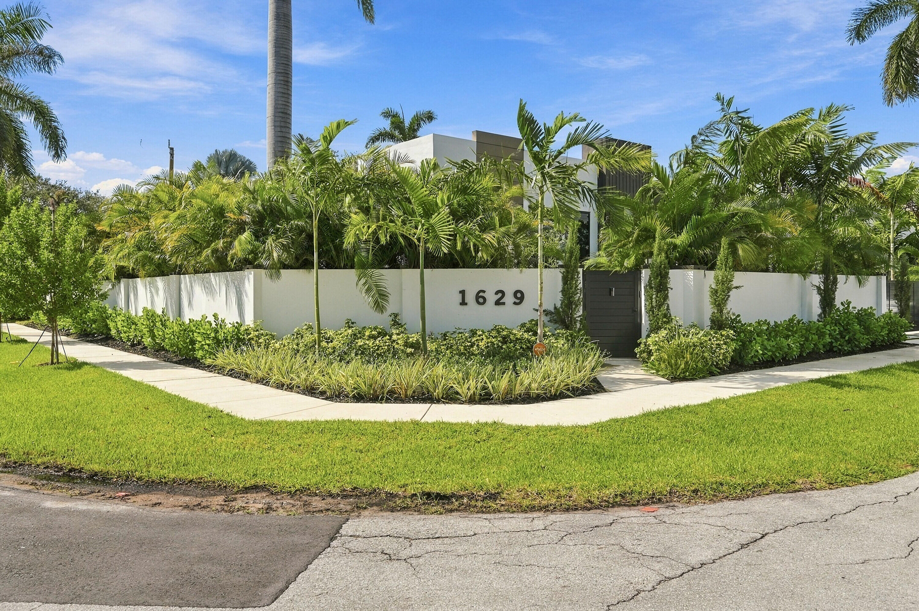 Listing  1629 NE 1ST Avenue, Fort Lauderdale, FL 33305, Fort Lauderdale, FL 33305