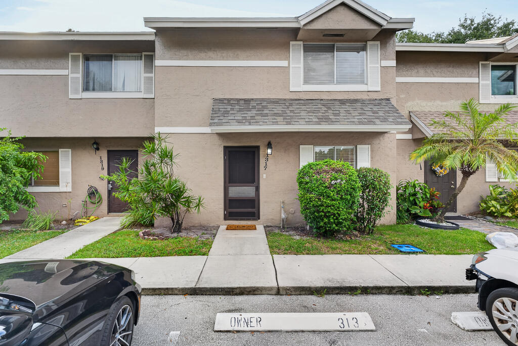View details of listing 1317 SUSSEX Drive, North Lauderdale, FL 33068 North Lauderdale with MLS#