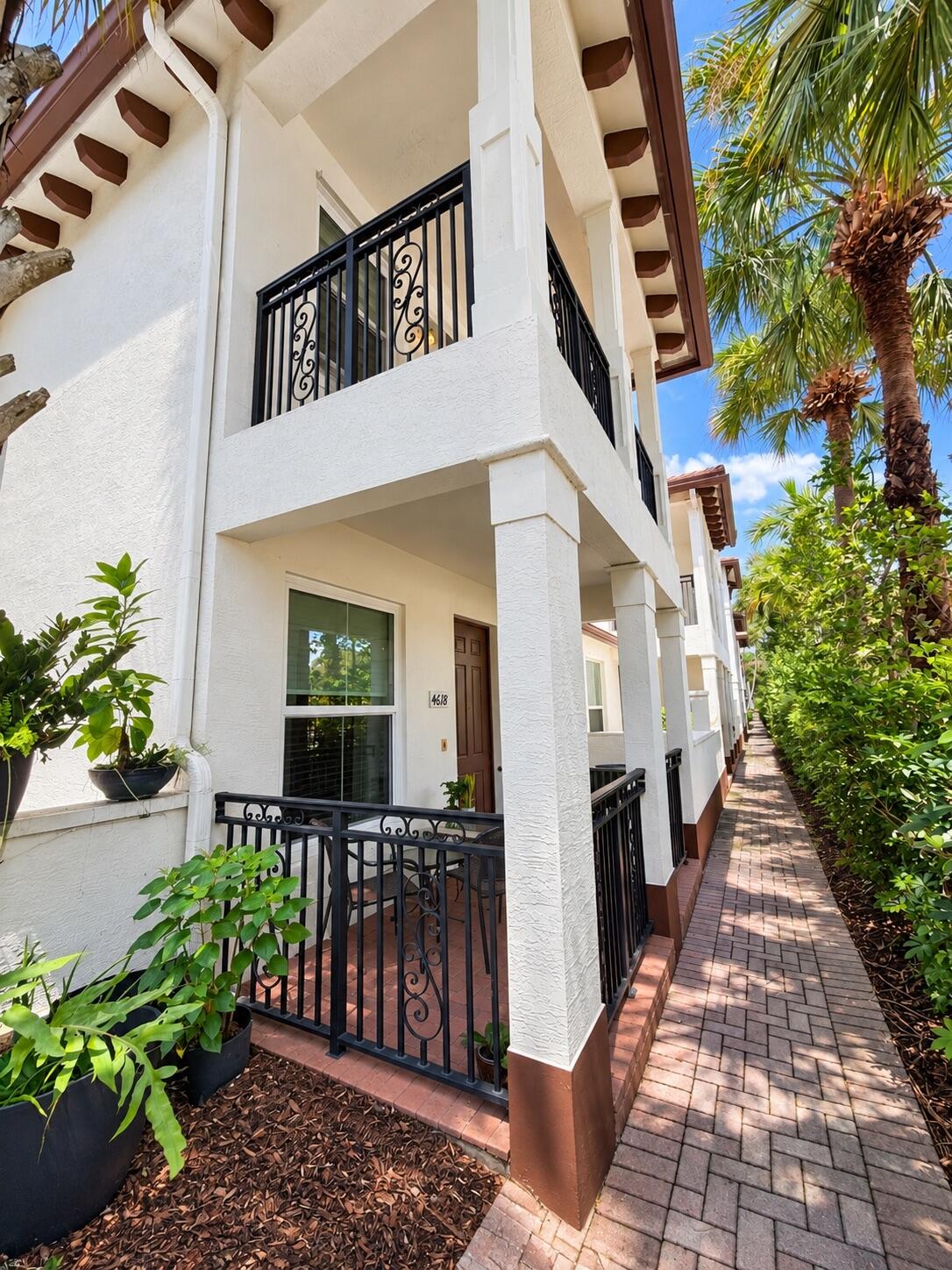View details of listing 4618 Monarch Way, Coconut Creek, FL 33073 Coconut Creek with MLS#