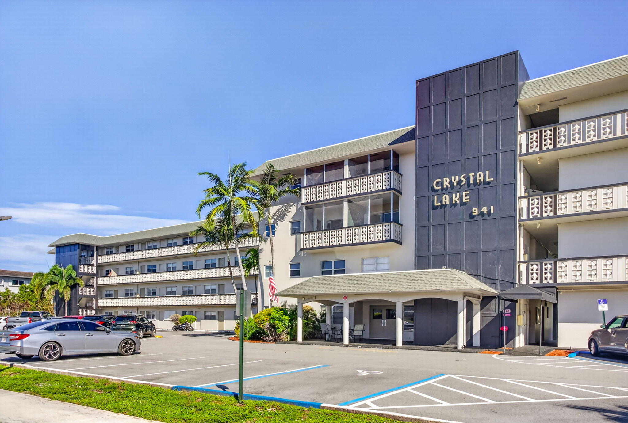 Listing  941 Crystal Lake Drive 307, Deerfield Beach, FL 33064, Deerfield Beach, FL 33064