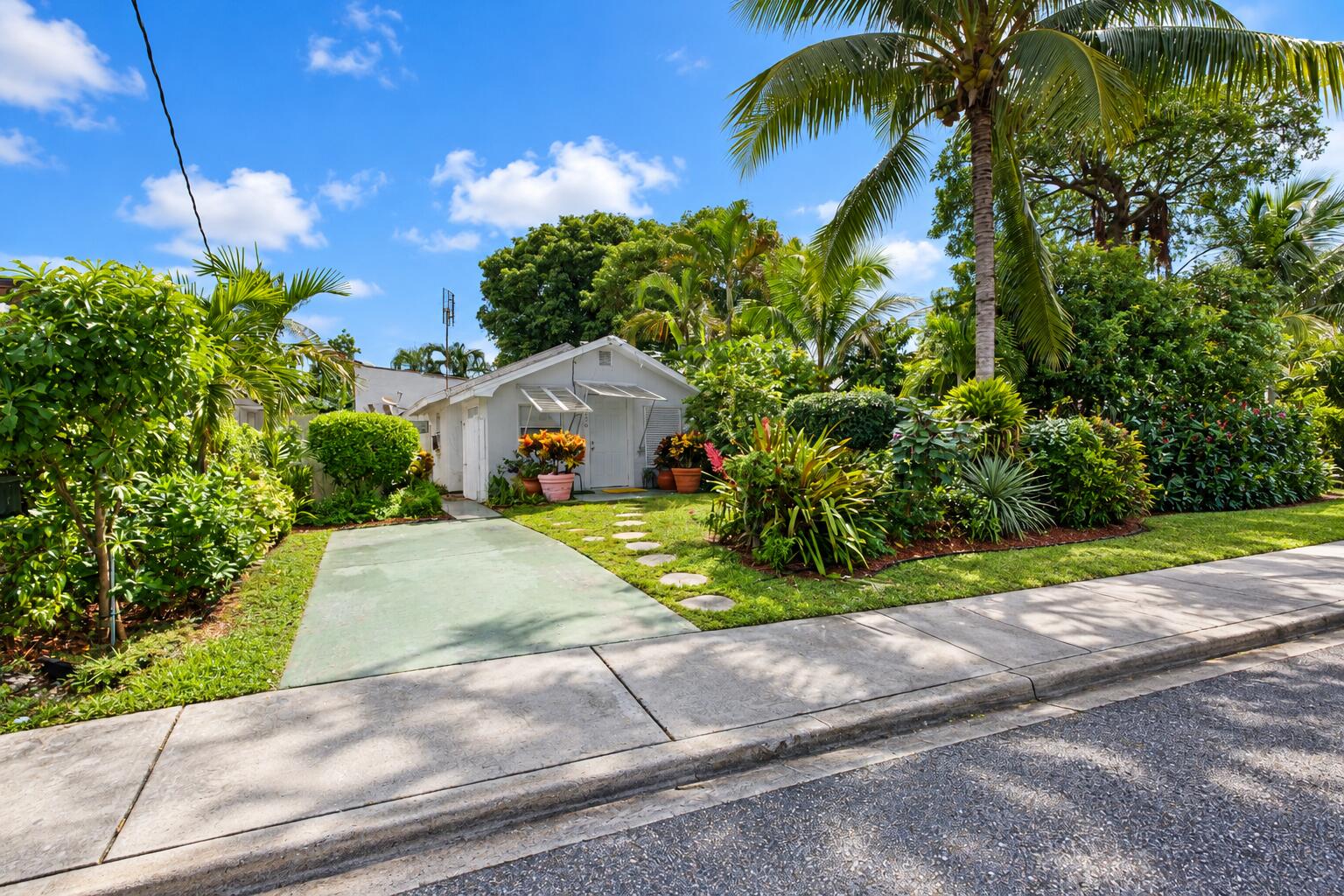 Listing  906 S J Street, Lake Worth Beach, FL 33460, Lake Worth Beach, FL 33460