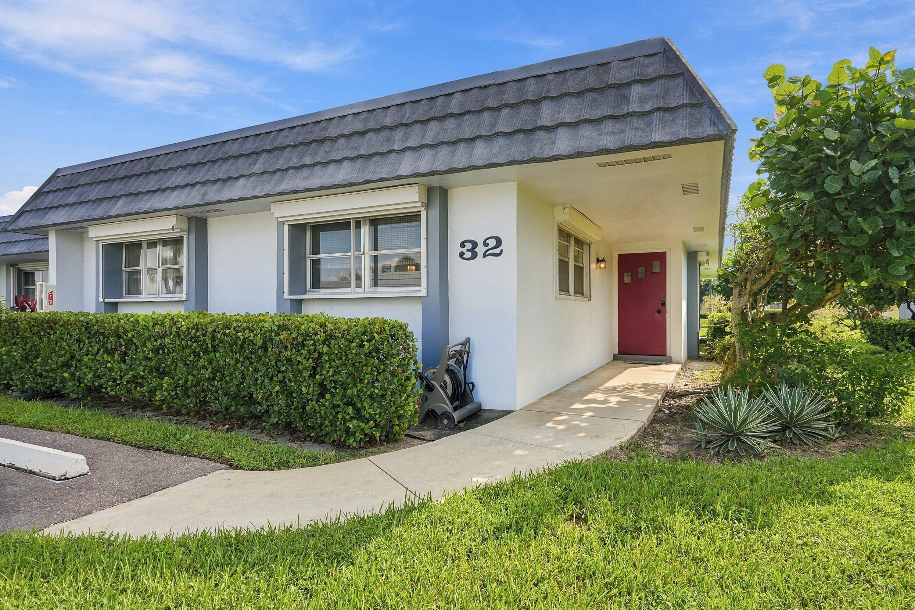 Listing  2886 FERNLEY Drive E 32, West Palm Beach, FL 33415, West Palm Beach, FL 33415