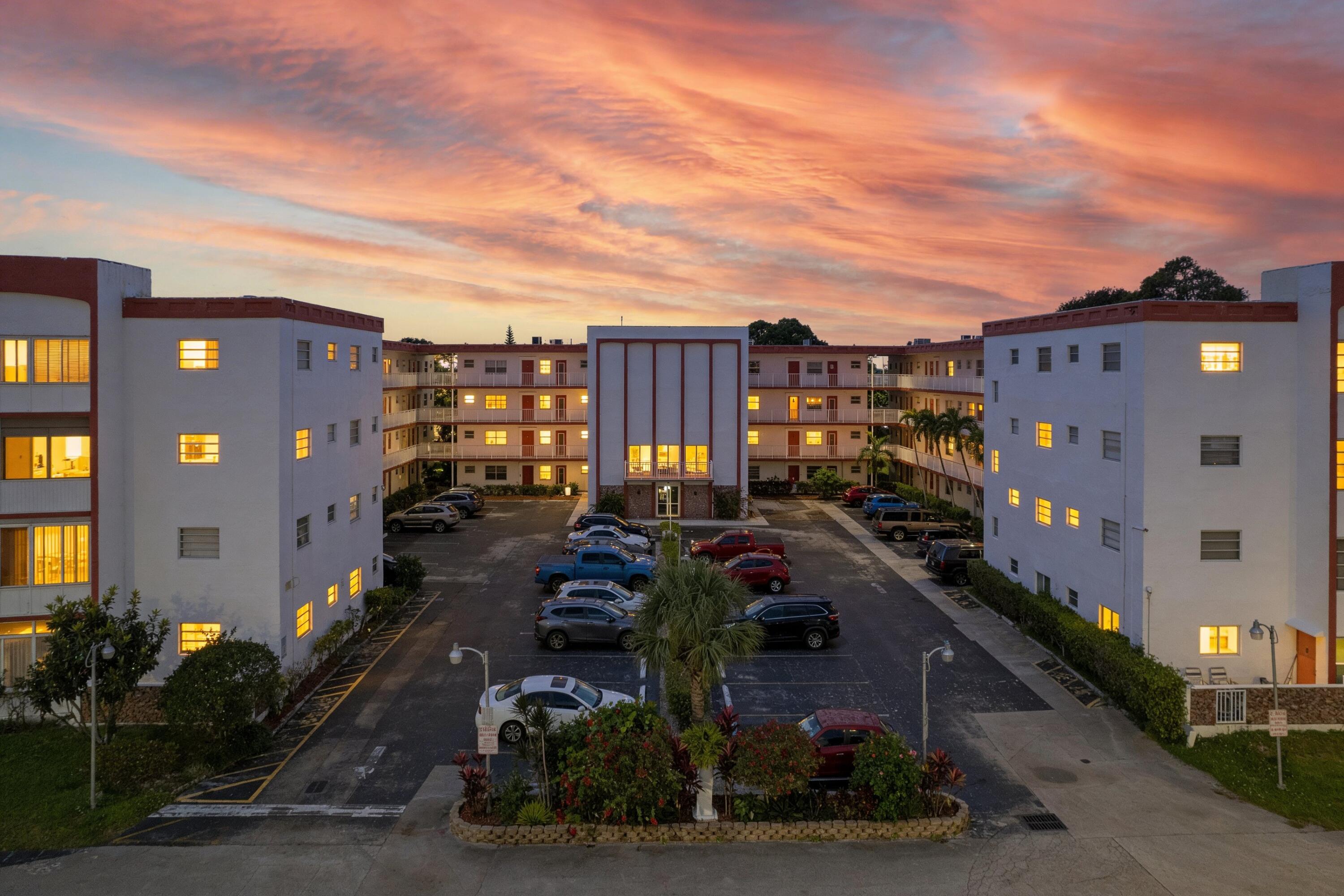 View details of listing 4000 NW 44TH Avenue 208, Lauderdale Lakes, FL 33319 Lauderdale Lakes with MLS# 