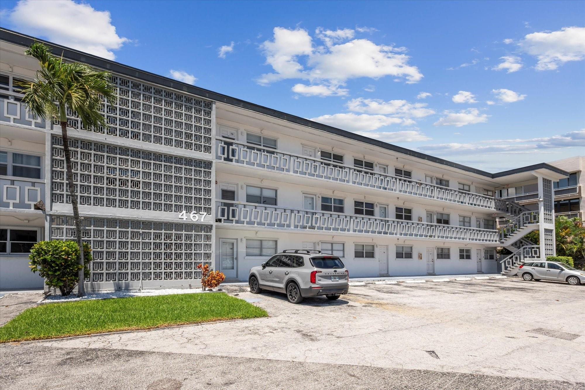 Listing  467 GOLDEN ISLES Drive 206, Hallandale Beach, FL 33009, Hallandale Beach, FL 33009