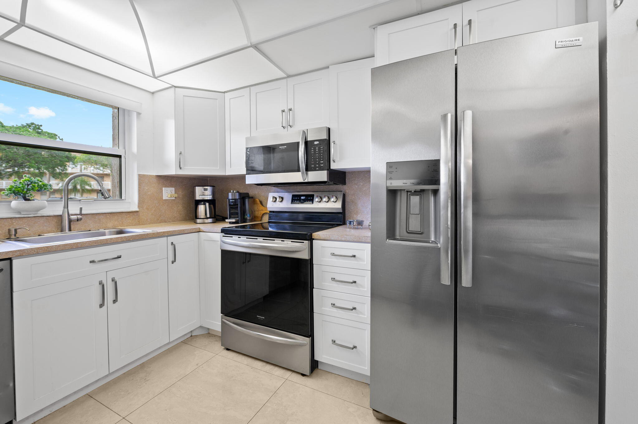 Listing  9330 SUNRISE LAKES Boulevard 104, Sunrise, FL 33322, Sunrise, FL 33322