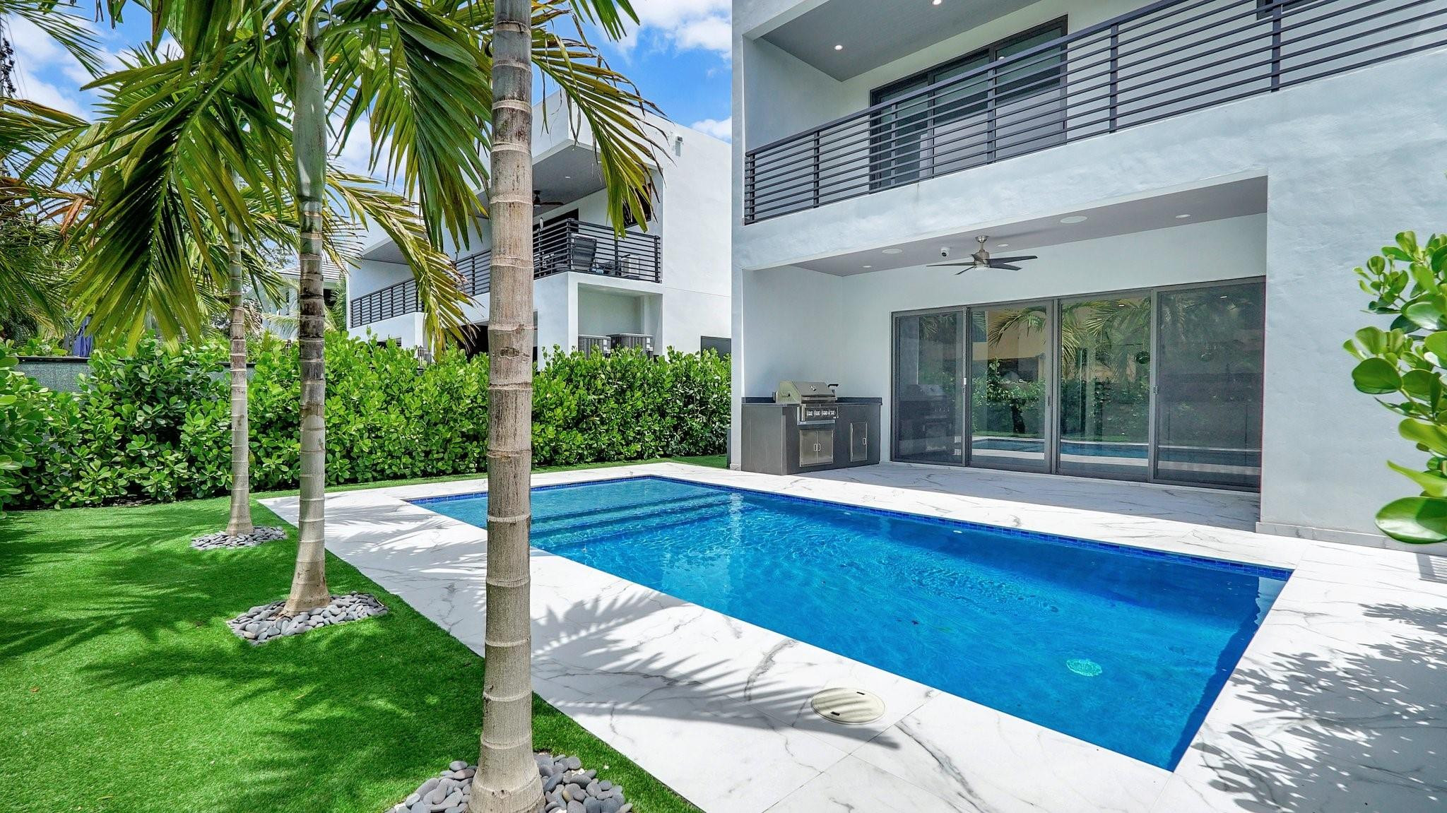 View details of listing 1620 NE 5TH Court B, Fort Lauderdale, FL 33301 Fort Lauderdale with MLS#