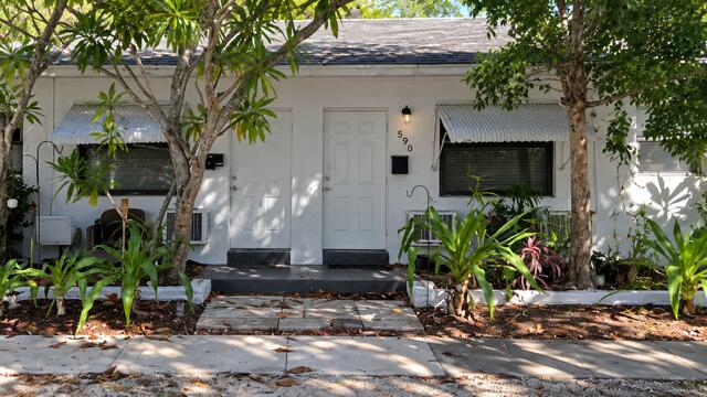 View details of listing 1500 NE 15th Avenue 1500, Fort Lauderdale, FL 33304 Fort Lauderdale with MLS#