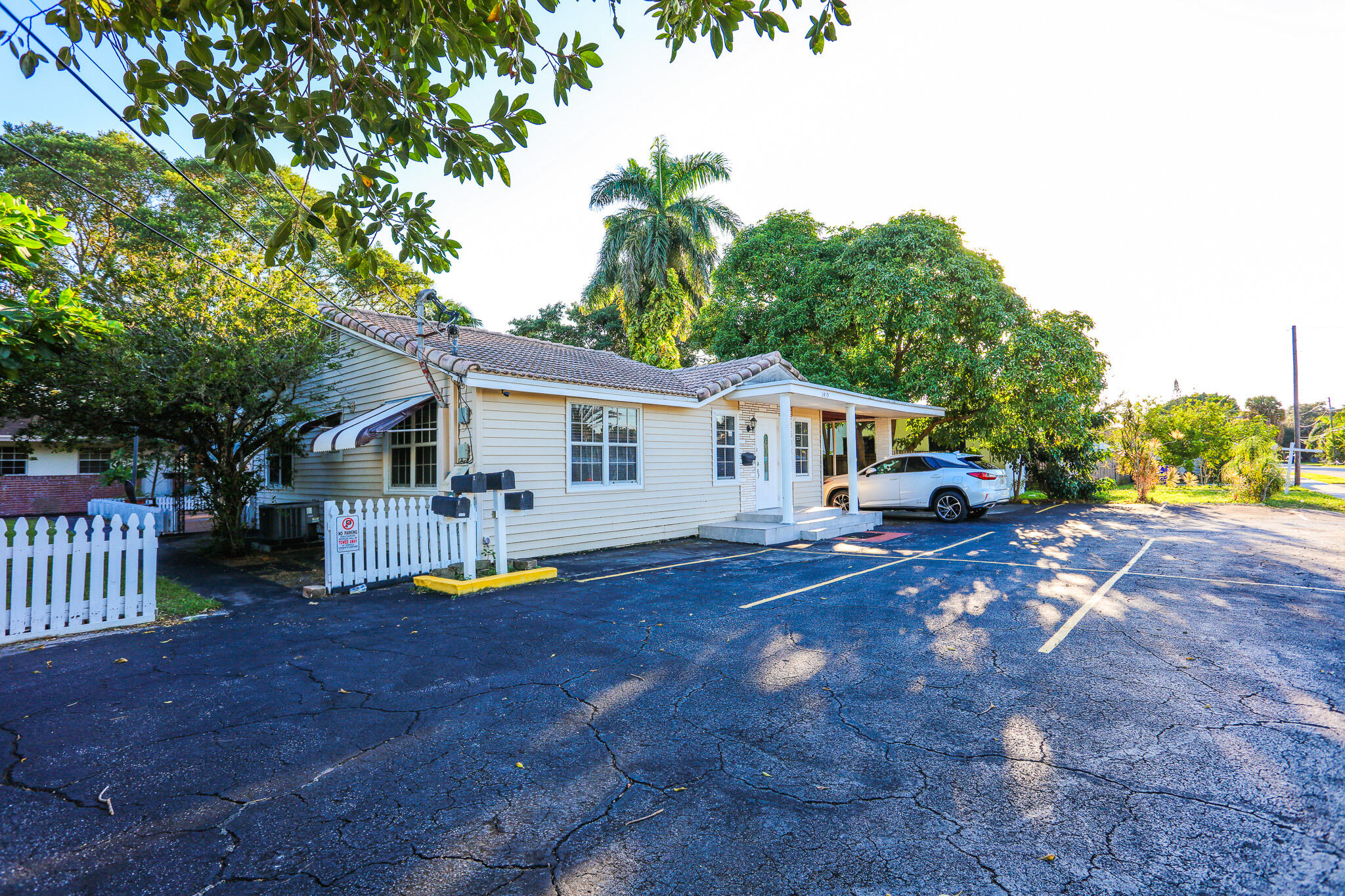 Listing  2450 GARFIELD Street 1, Hollywood, FL 33020, Hollywood, FL 33020