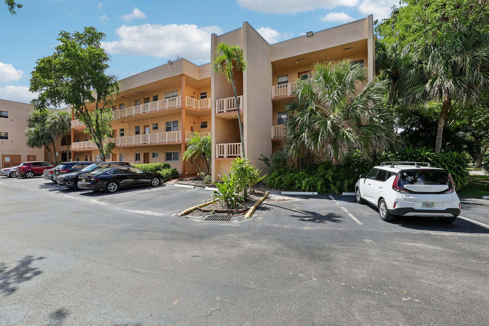 Listing  8400 LAGOS DE CAMPO Boulevard 303, Tamarac, FL 33321, Tamarac, FL 33321