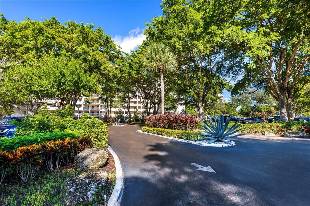 Listing  605 OAKS Drive 104, Pompano Beach, FL 33069, Pompano Beach, FL 33069