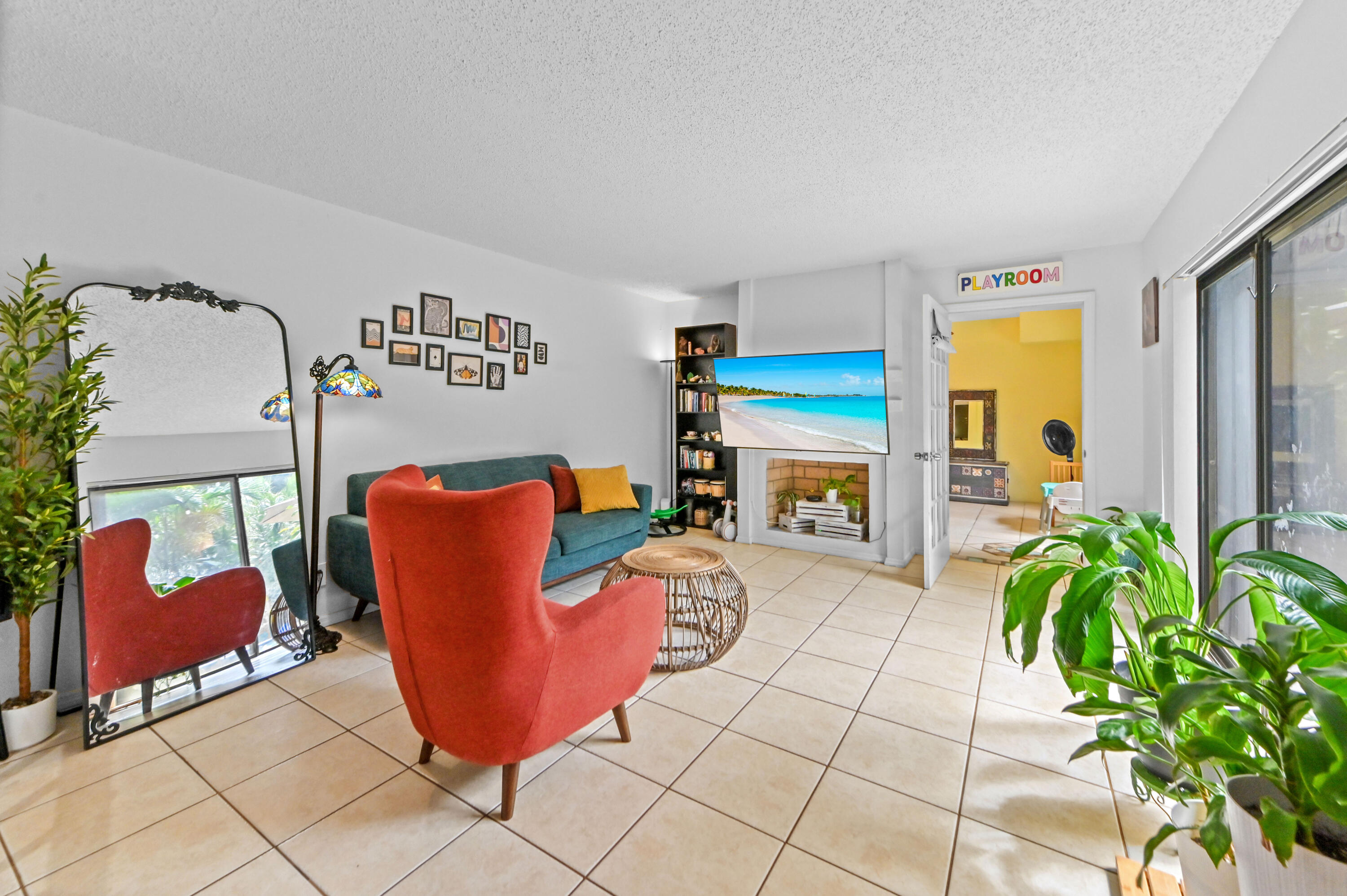 View details of listing 824 Springdale Circle, Palm Springs, FL 33461 Palm Springs with MLS#