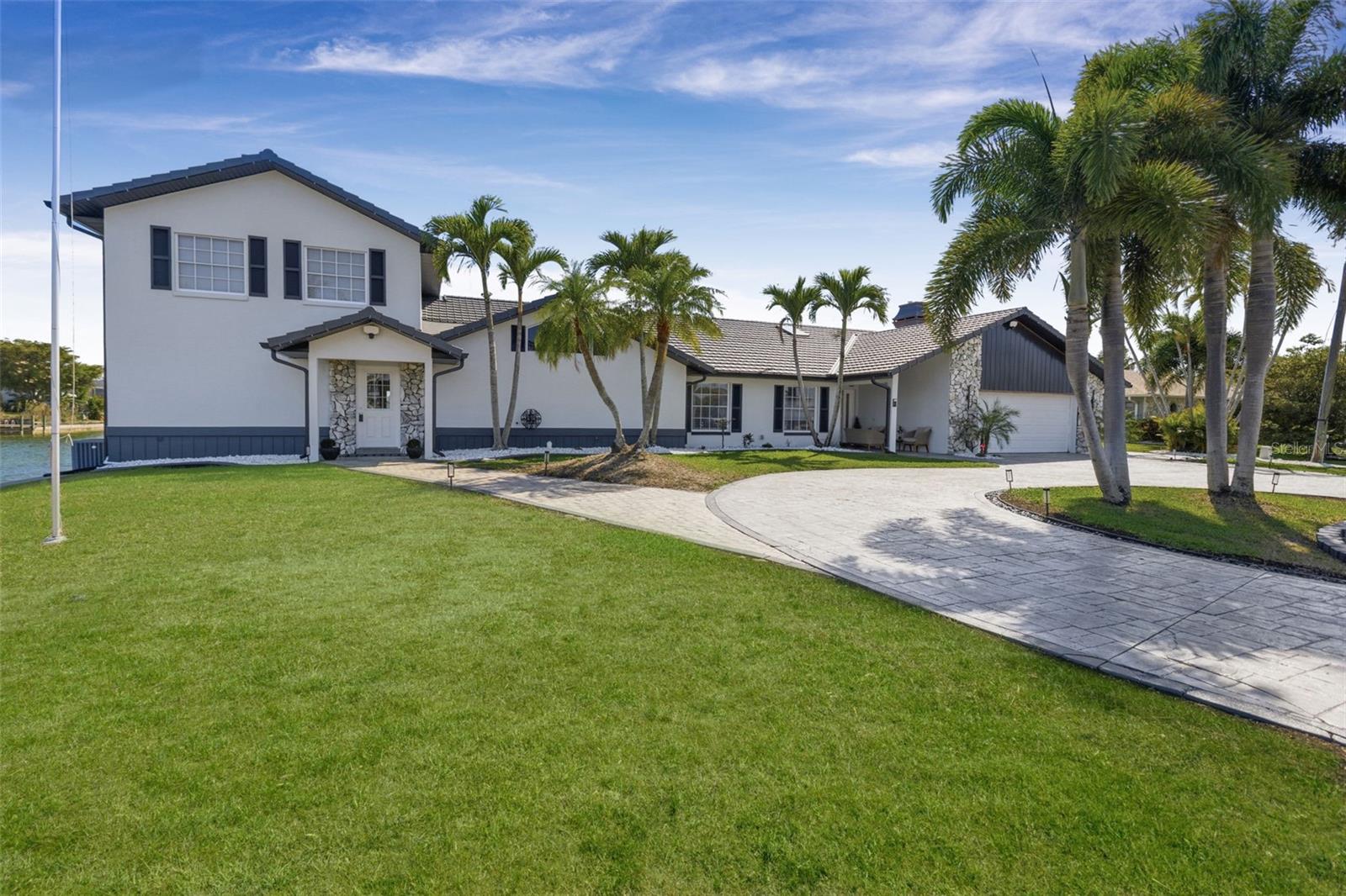 View details of listing 29 SE 10TH AVE CAPE CORAL with MLS# C7523950
