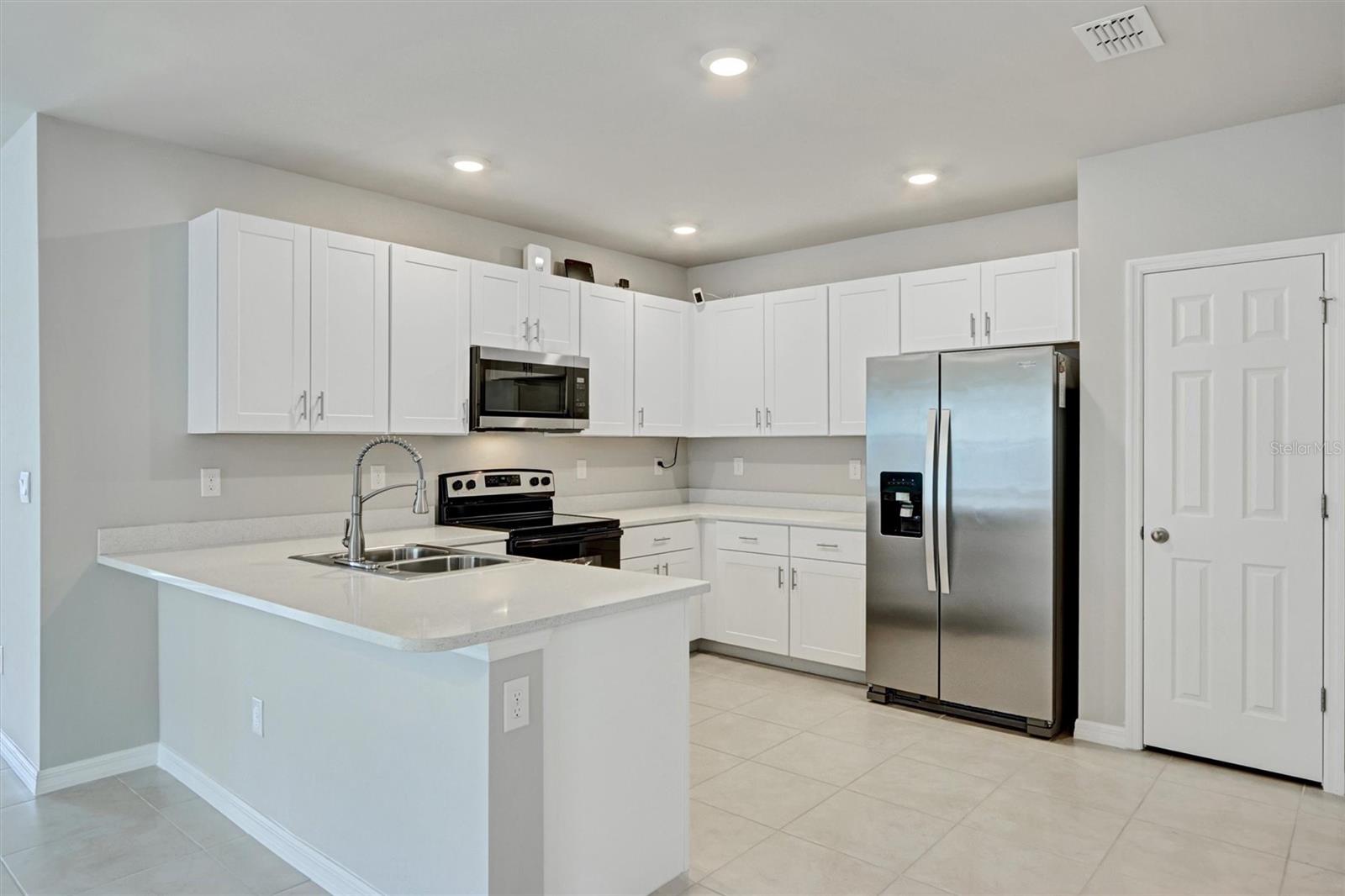 View details of listing 20462 PLUMWOOD LOOP NORTH FORT MYERS with MLS# C7524751