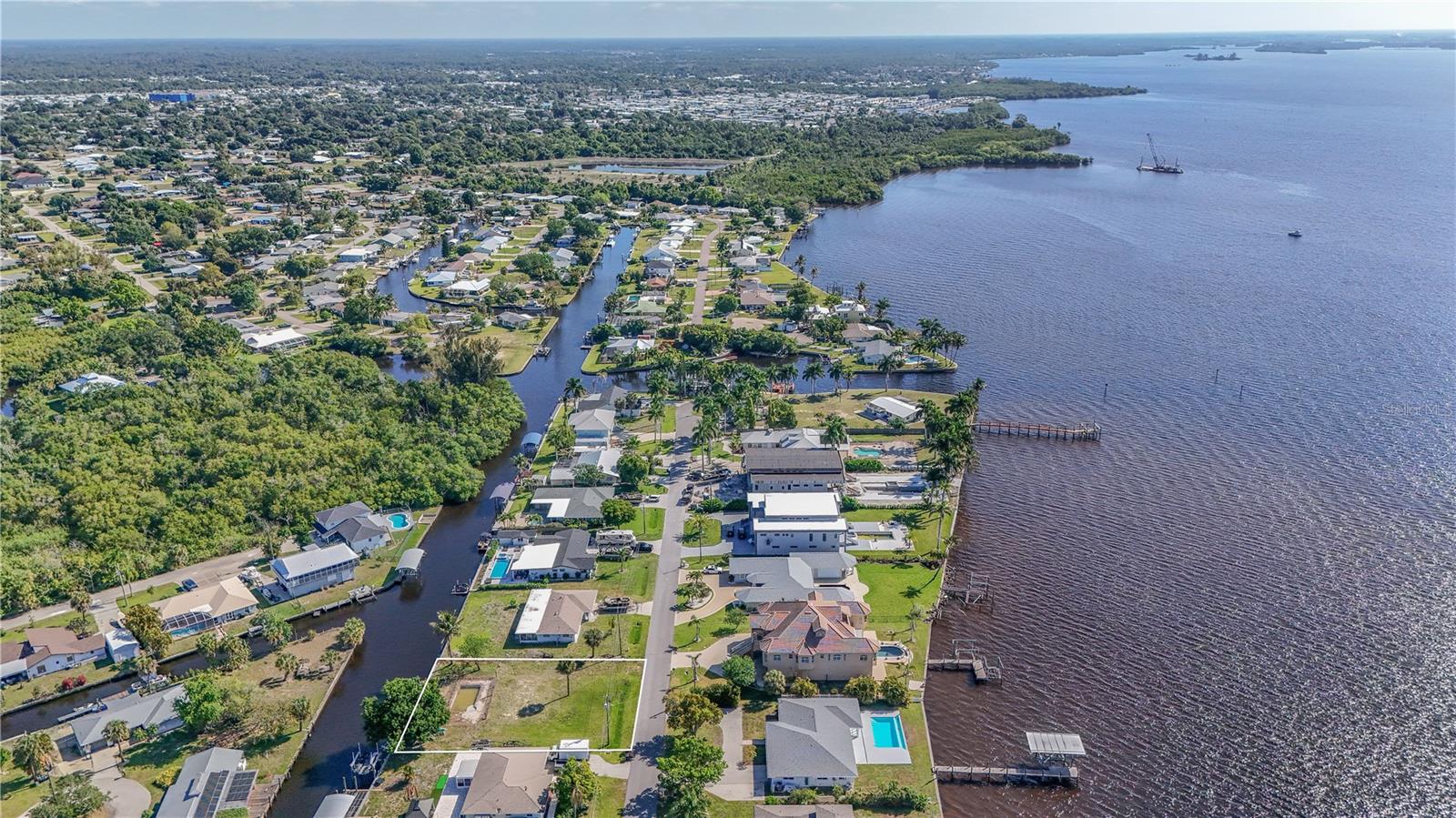View details of listing 116 E NORTH SHORE AVE NORTH FORT MYERS with MLS# C7525410