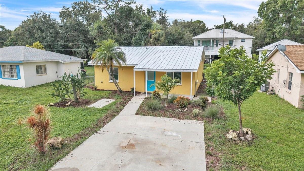View details of listing 537 CAPITOL ST NORTH FORT MYERS with MLS# C7530251