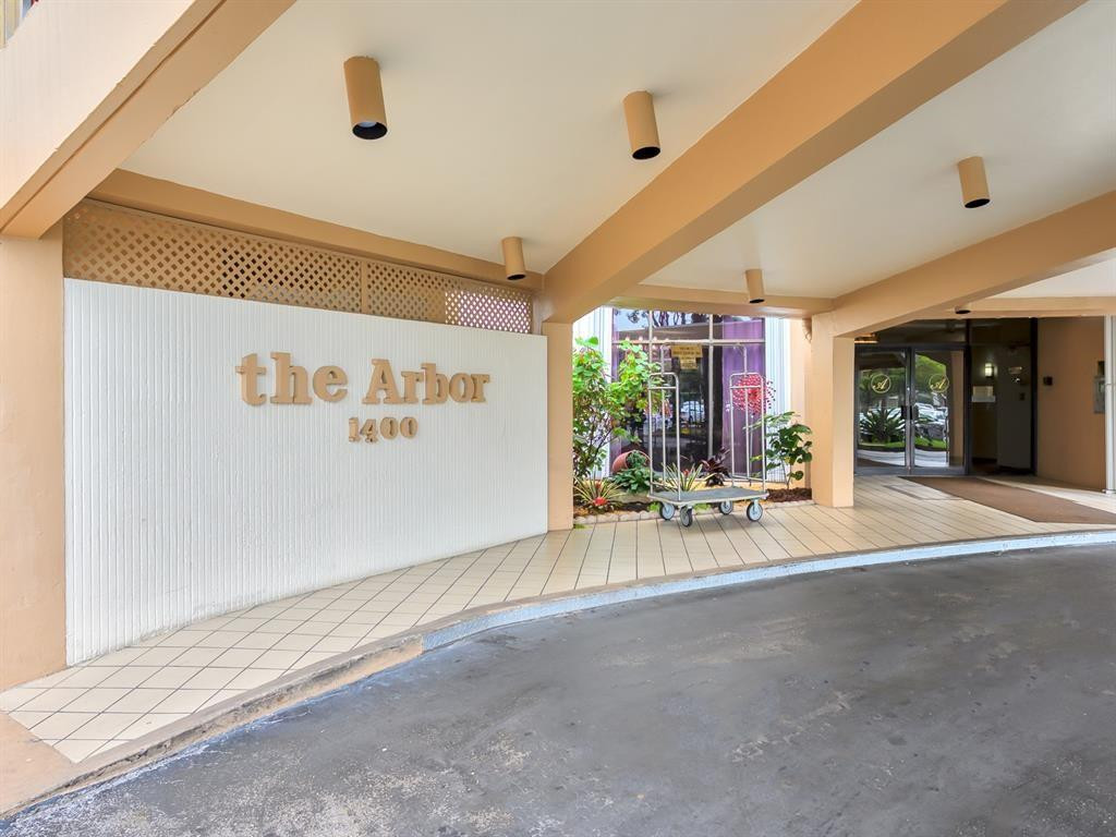 View details of listing 1400 Saint Charles Place 211, Pembroke Pines, FL 33026 Pembroke Pines with MLS#