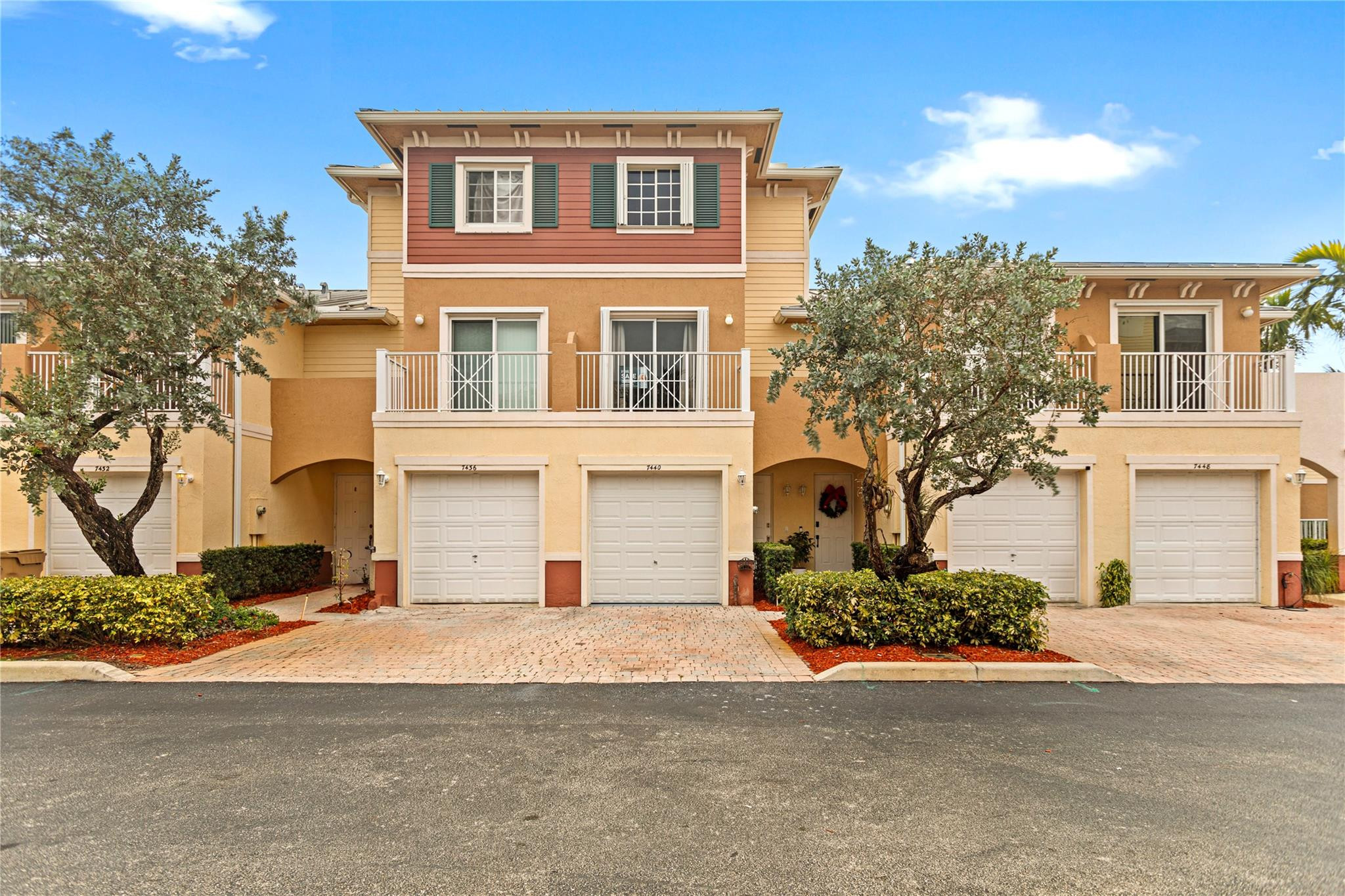 View details of listing 7440 Willow Grove Place, Davie, FL 33314 Davie with MLS#