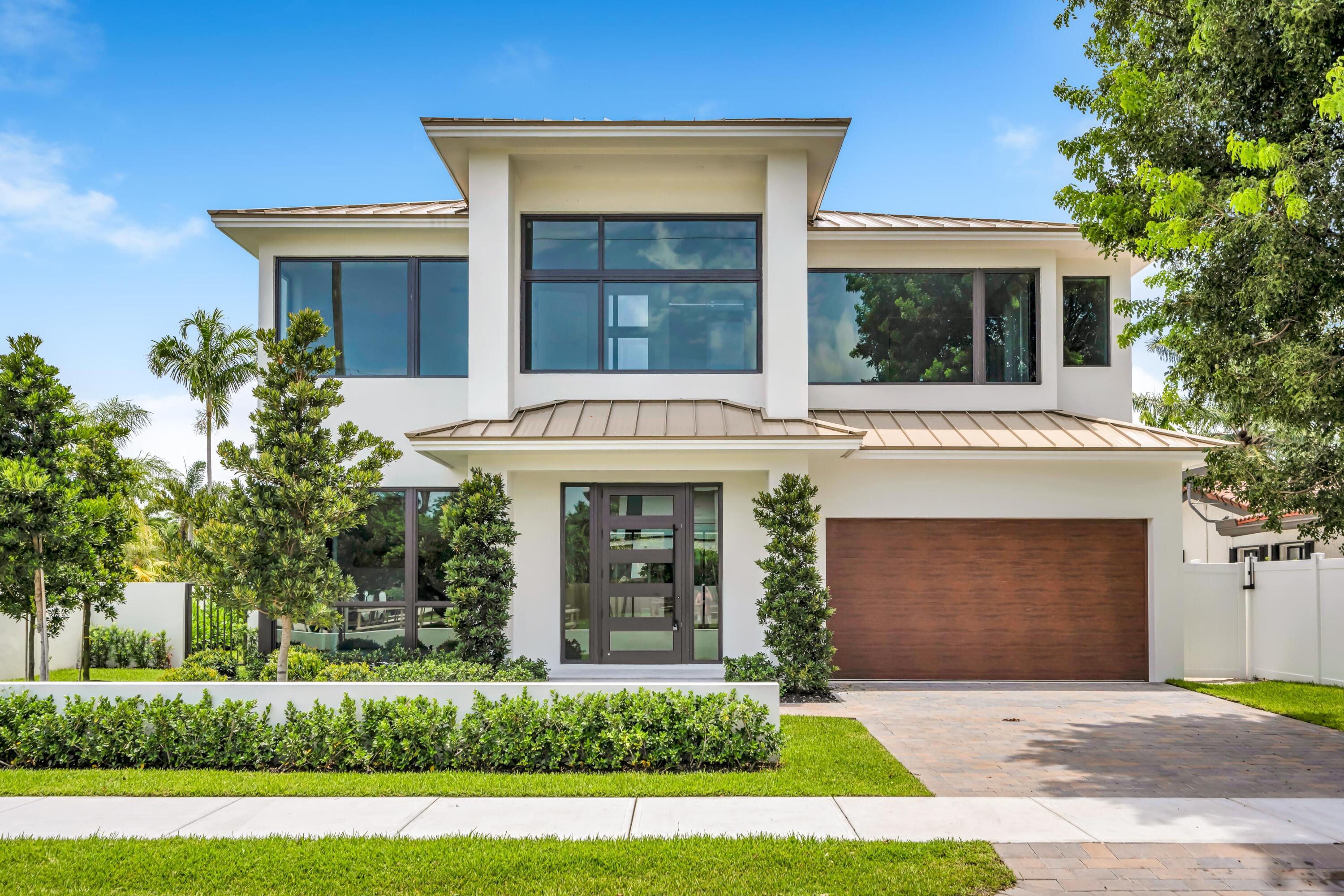 View details of listing 445 NE 11th Avenue, Fort Lauderdale, FL 33301 Fort Lauderdale with MLS#