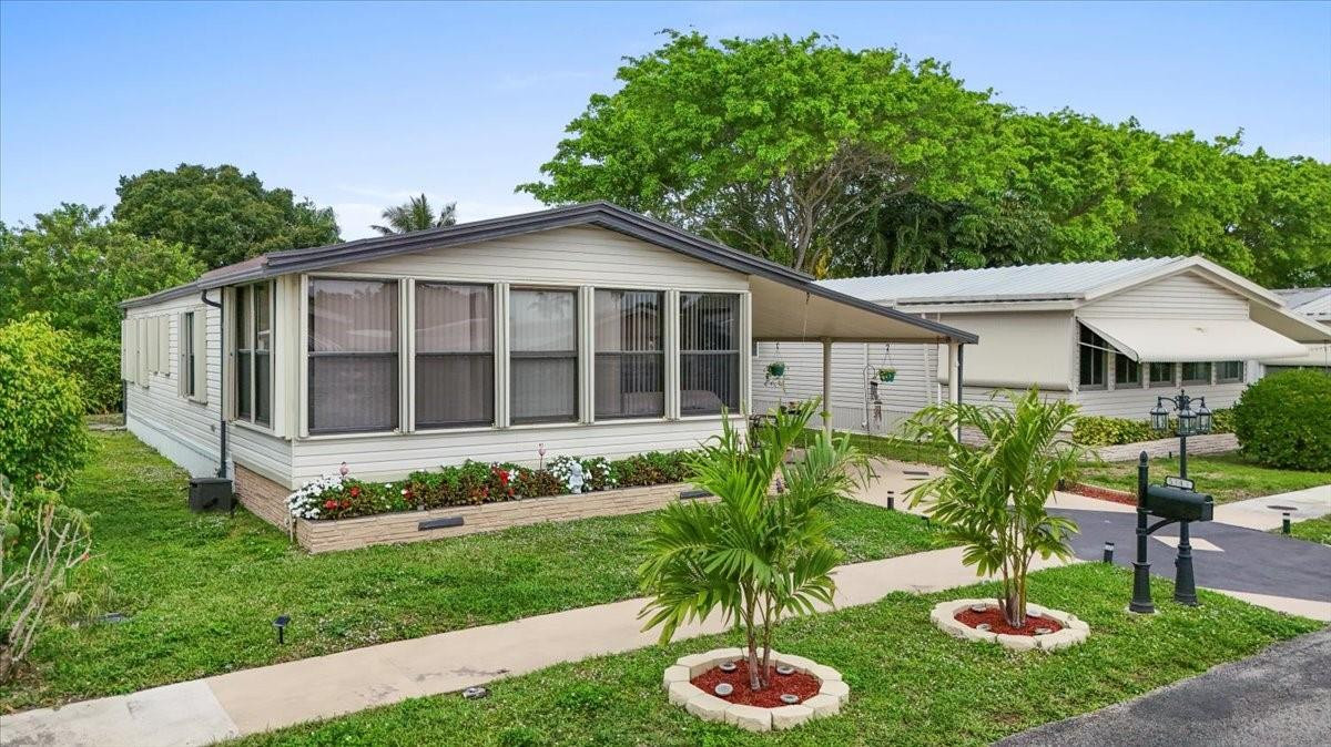 View details of listing 5343 NW 4th Terrace, Deerfield Beach, FL 33064 Deerfield Beach with MLS#