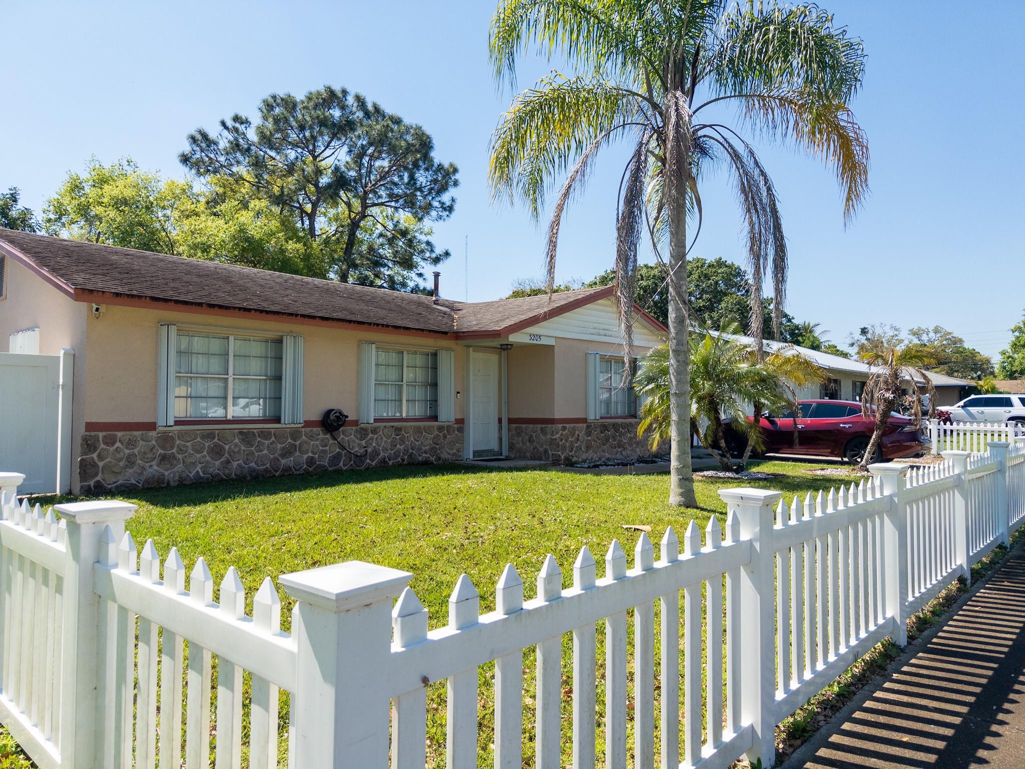 View details of listing 3205 Hibiscus, Fort Pierce, FL 34947 Fort Pierce with MLS#