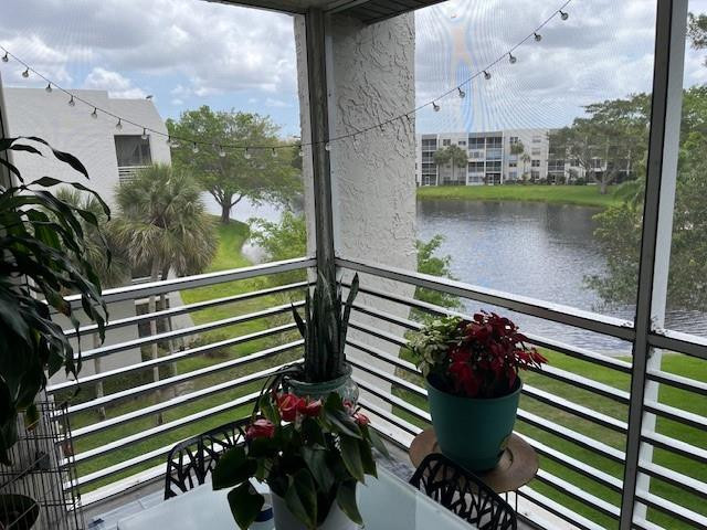 View details of listing 9330 Lagoon Place 406, Davie, FL 33324 Davie with MLS#