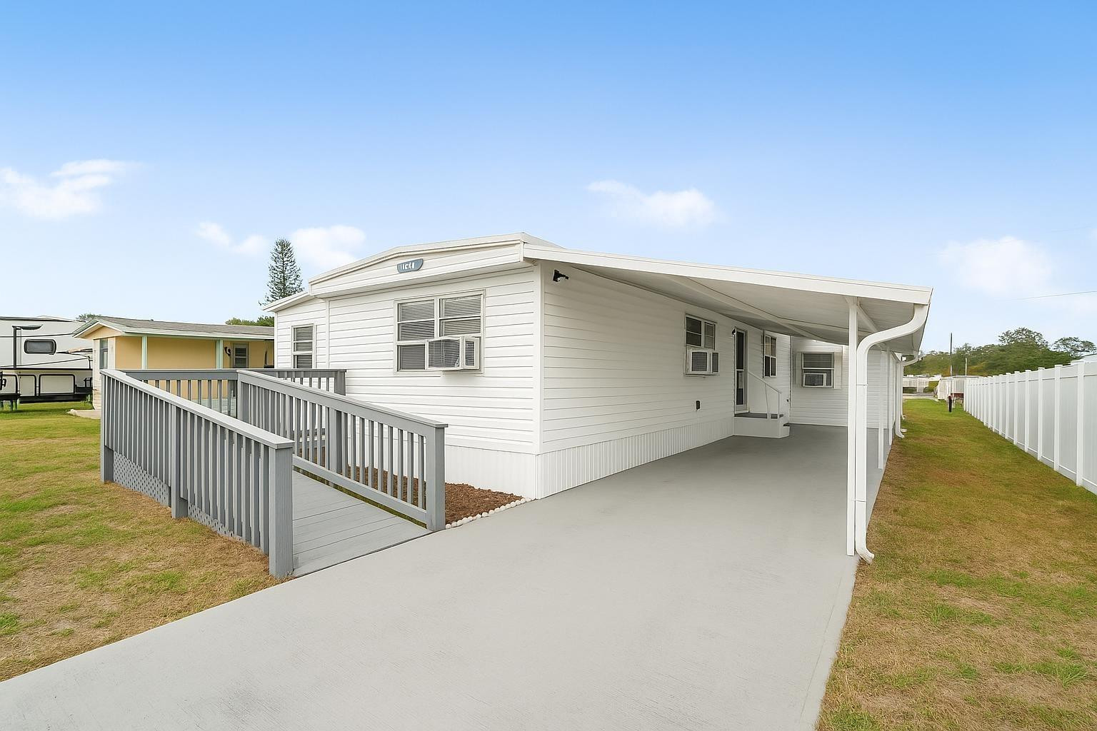 View details of listing 7897 SE Swan Avenue, Hobe Sound, FL 33455 Hobe Sound with MLS# 