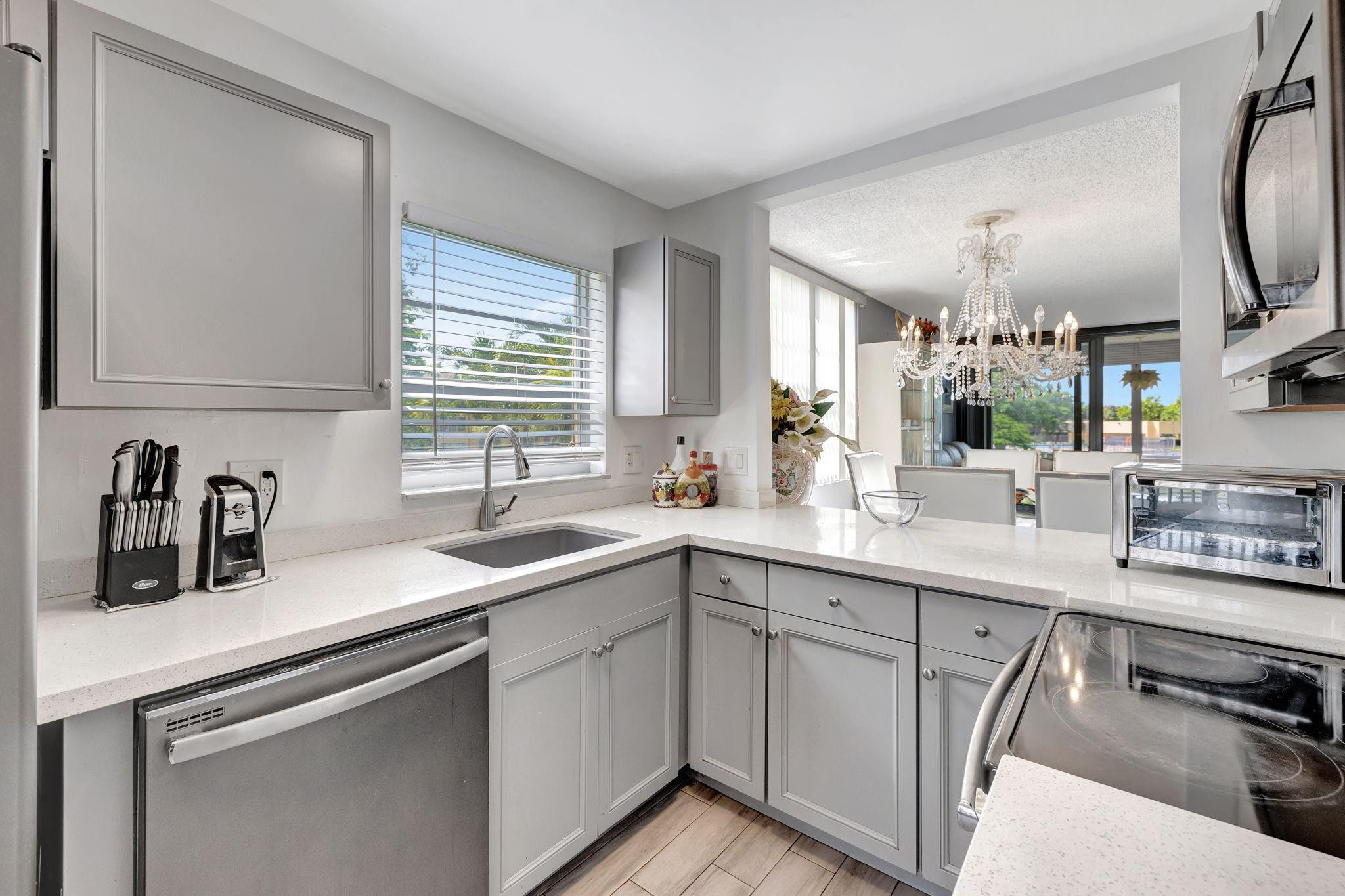 View details of listing 5860 NW 64th Avenue 201, Tamarac, FL 33319 Tamarac with MLS#