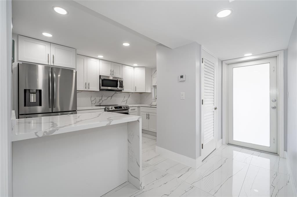 View details of listing 361 S Hollybrook Drive 105, Pembroke Pines, FL 33025 Pembroke Pines with MLS# 