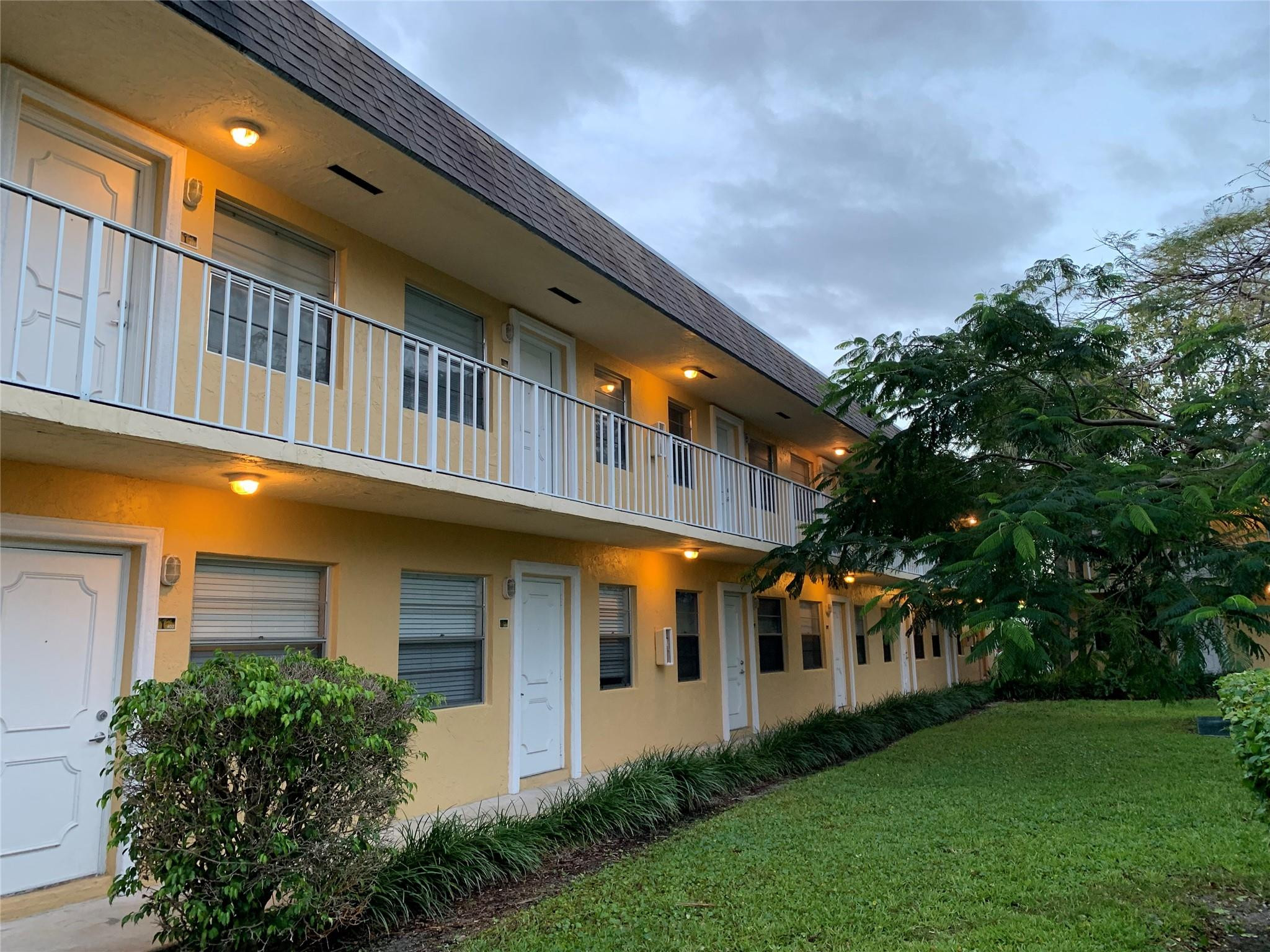 View details of listing 5168 NE 6th Avenue 426, Fort Lauderdale, FL 33334 Fort Lauderdale with MLS#