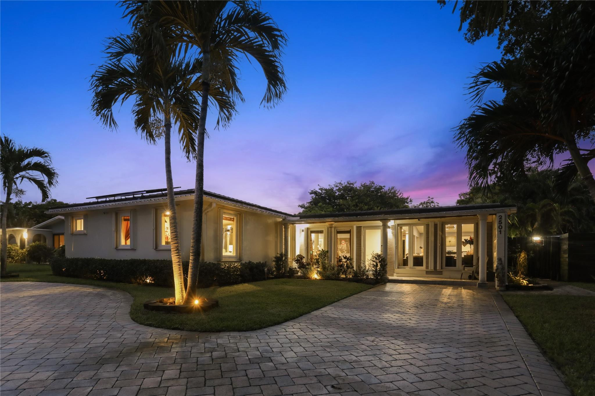 View details of listing 2501 NW 8th Avenue, Wilton Manors, FL 33311 Wilton Manors with MLS#
