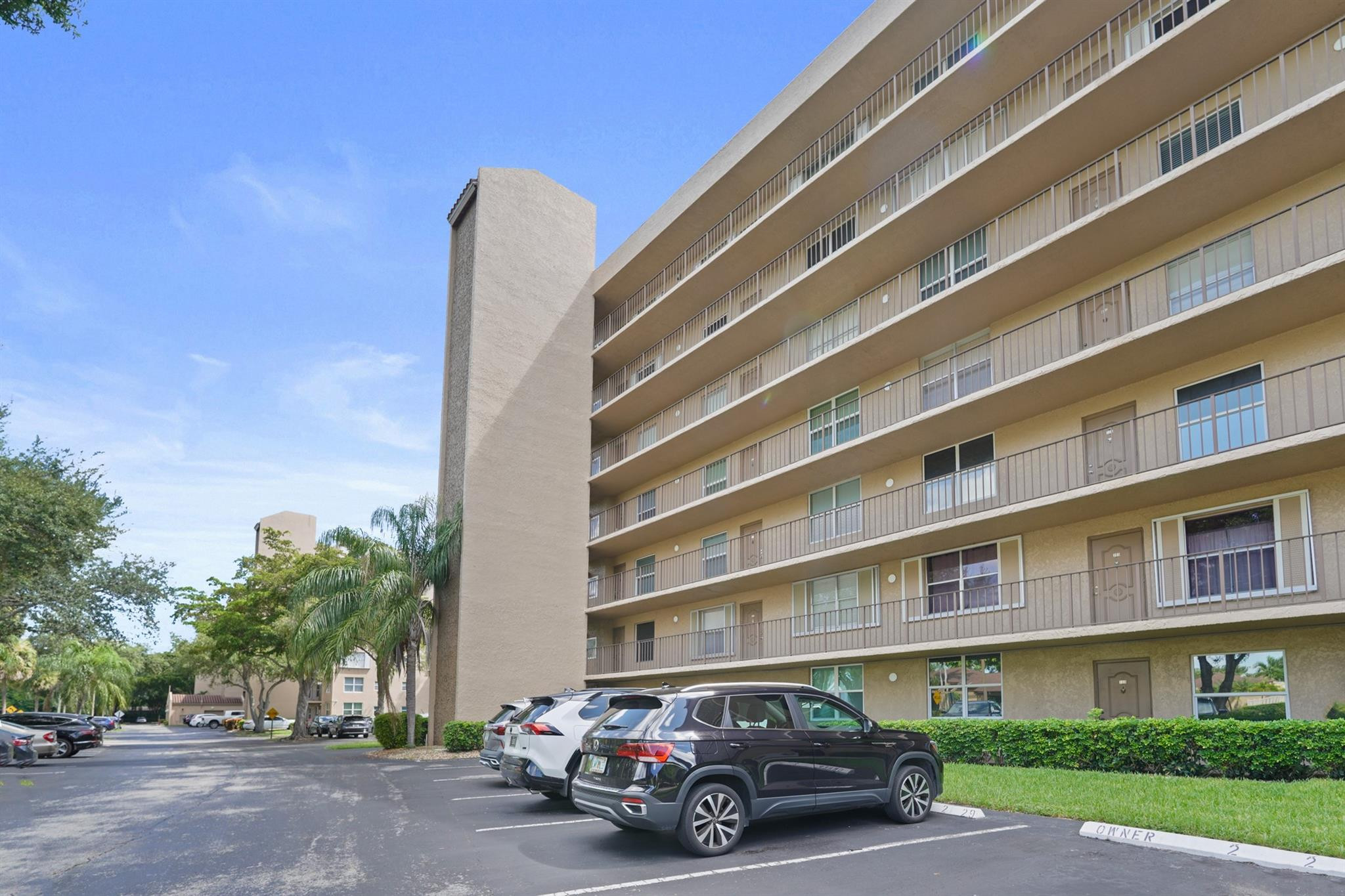 View details of listing 4550 NW 18th Avenue 301, Deerfield Beach, FL 33064 Deerfield Beach with MLS# 