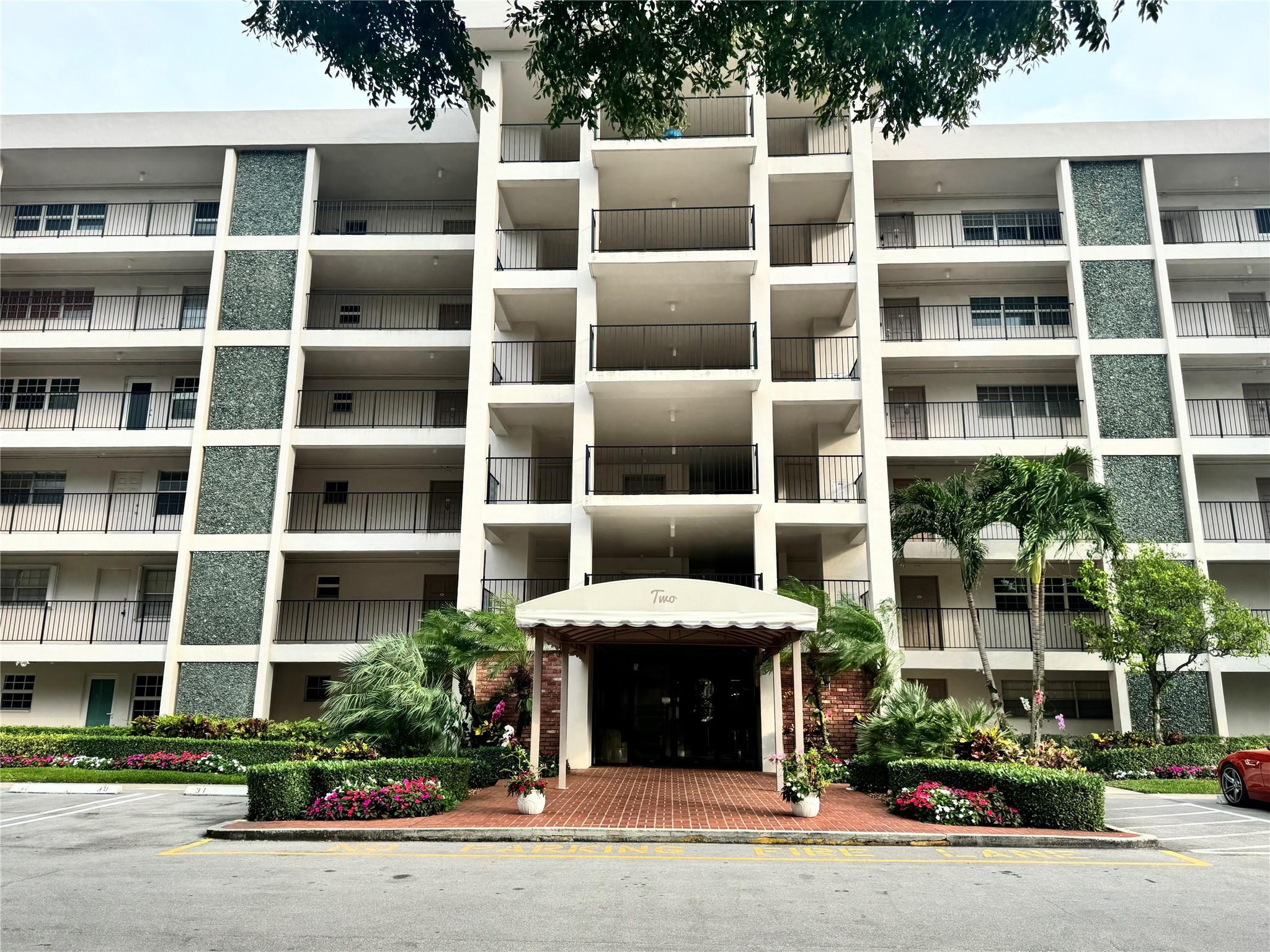 View details of listing 2850 N Palm Aire Drive 207, Pompano Beach, FL 33069 Pompano Beach with MLS#
