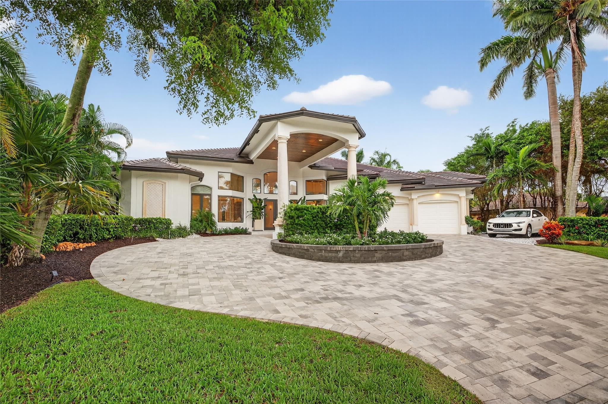 View details of listing 1518 E Lake Drive, Fort Lauderdale, FL 33316 Fort Lauderdale with MLS#