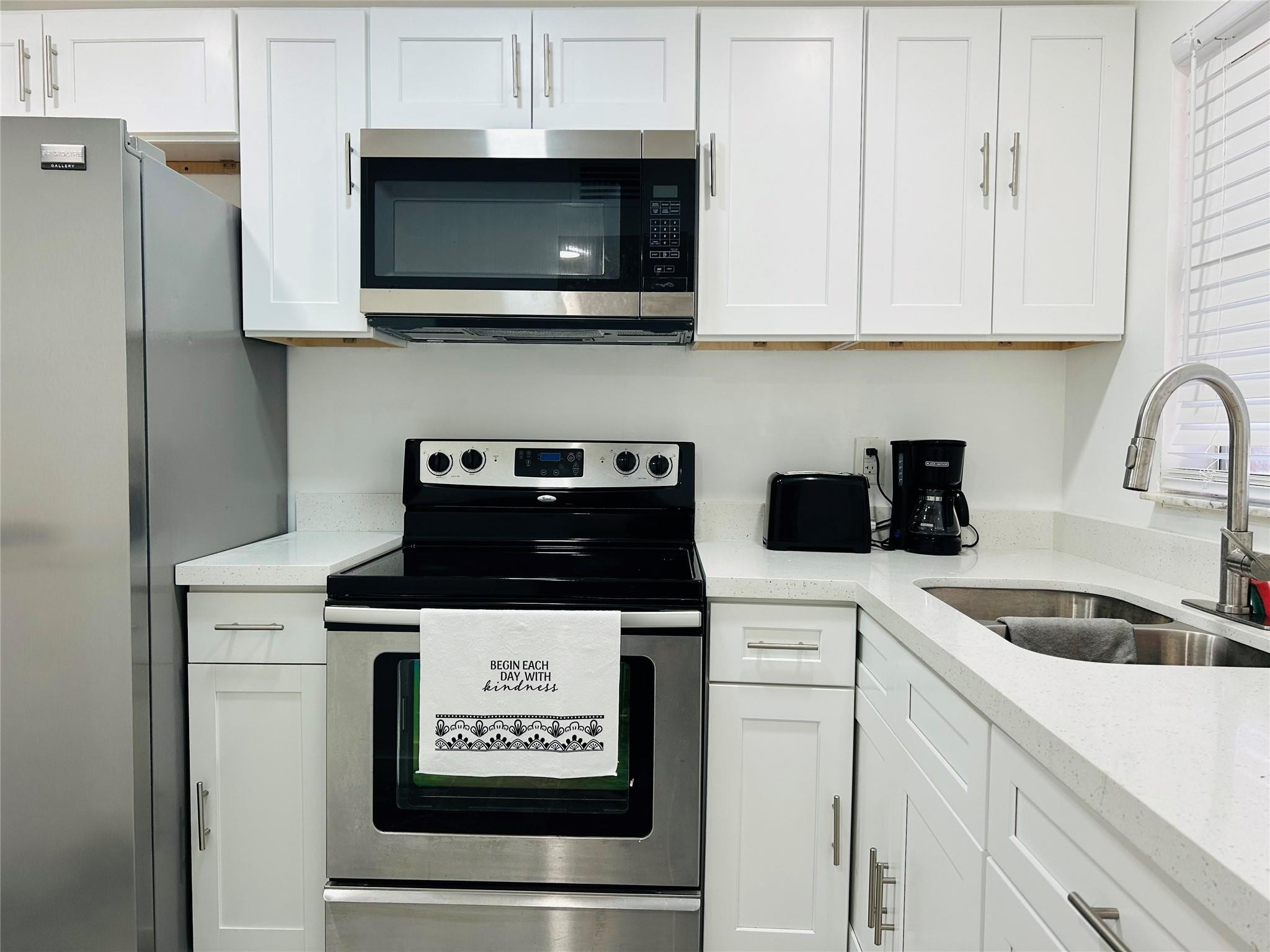 View details of listing 2871 E Sunrise Lakes Drive 101, Sunrise, FL 33322 Sunrise with MLS#