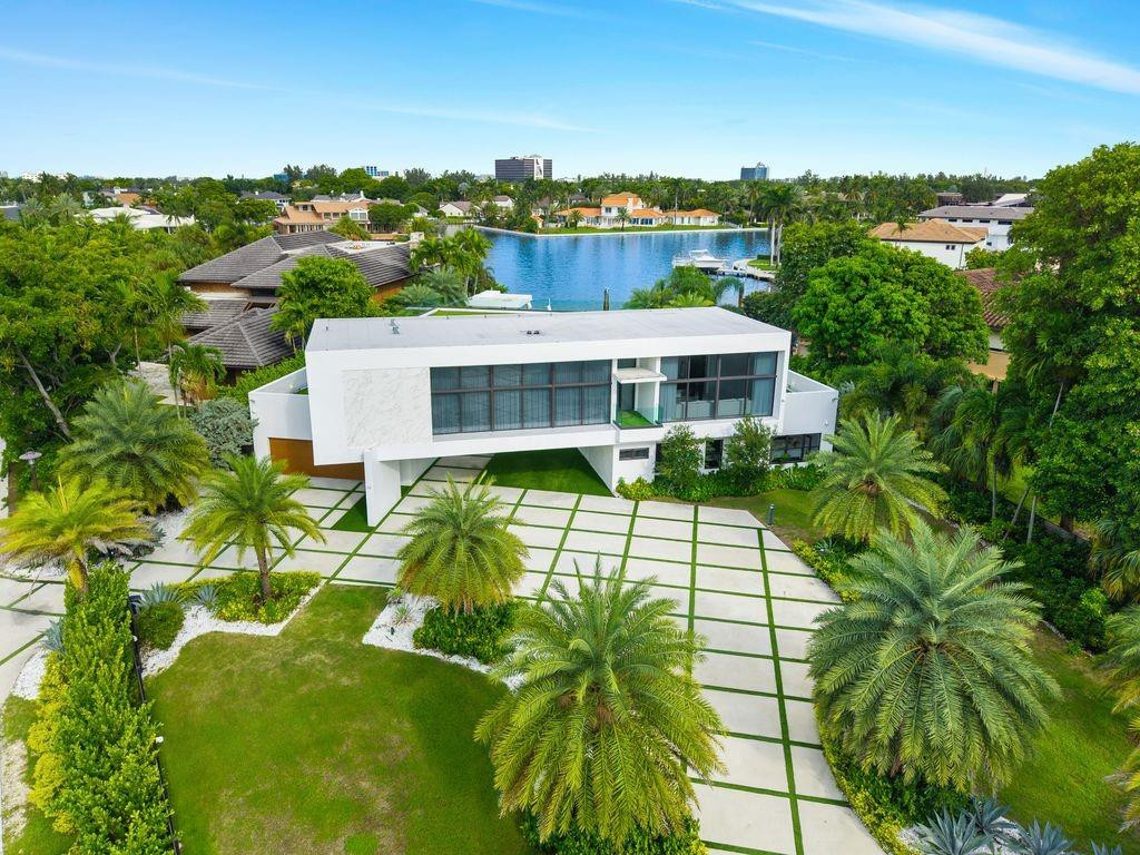 View details of listing 19 Gatehouse Road, Sea Ranch Lakes, FL 33308 Sea Ranch Lakes with MLS# 