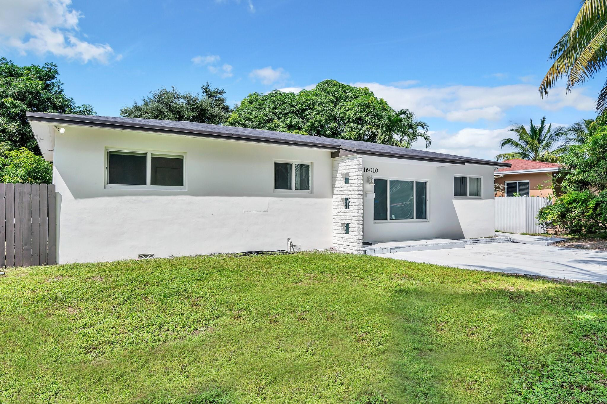 View details of listing 16010 NE 5th Avenue, Miami, FL 33162 Miami with MLS#