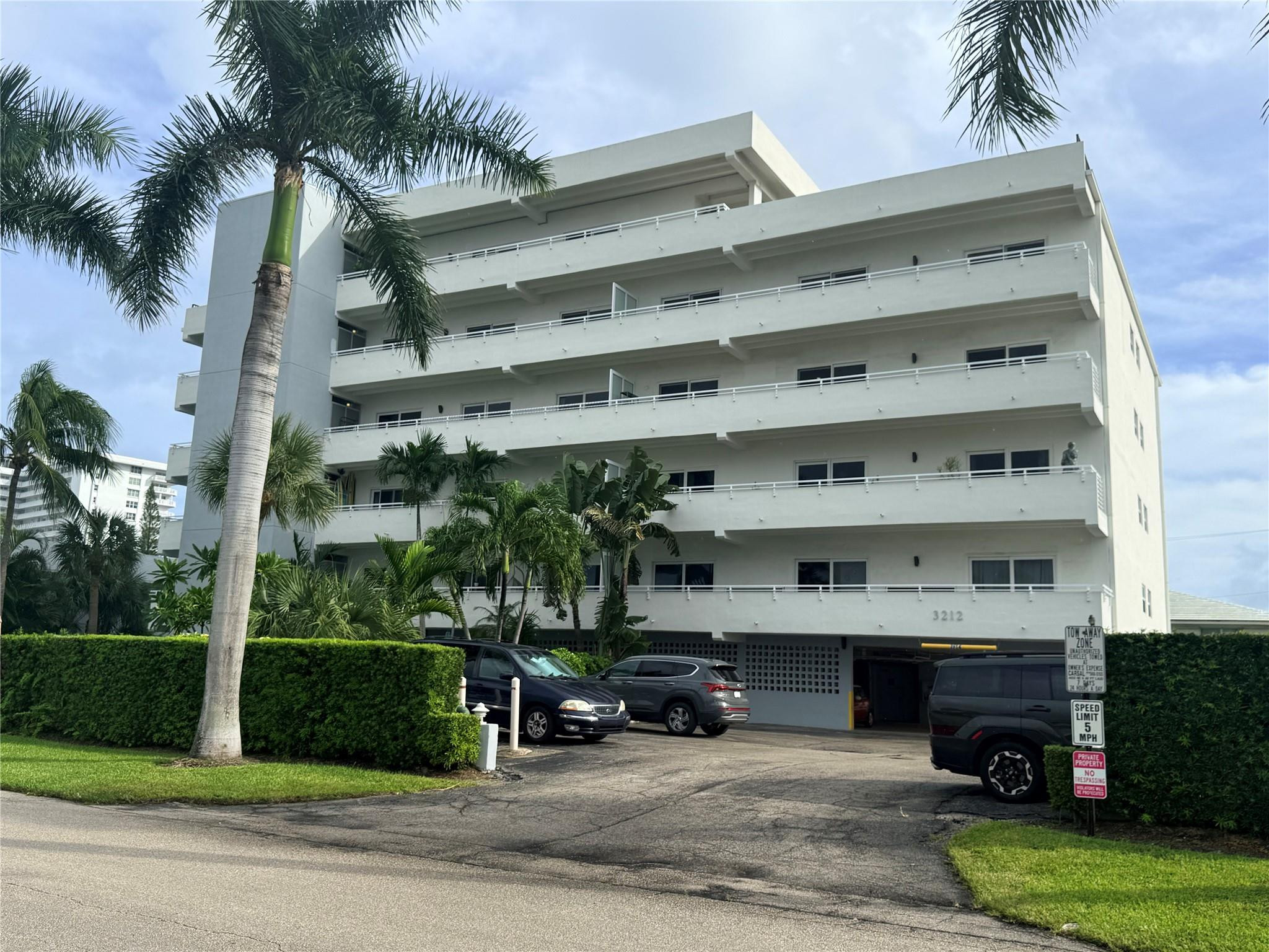 View details of listing 3212 NE 12th Street 303, Pompano Beach, FL 33062 Pompano Beach with MLS#