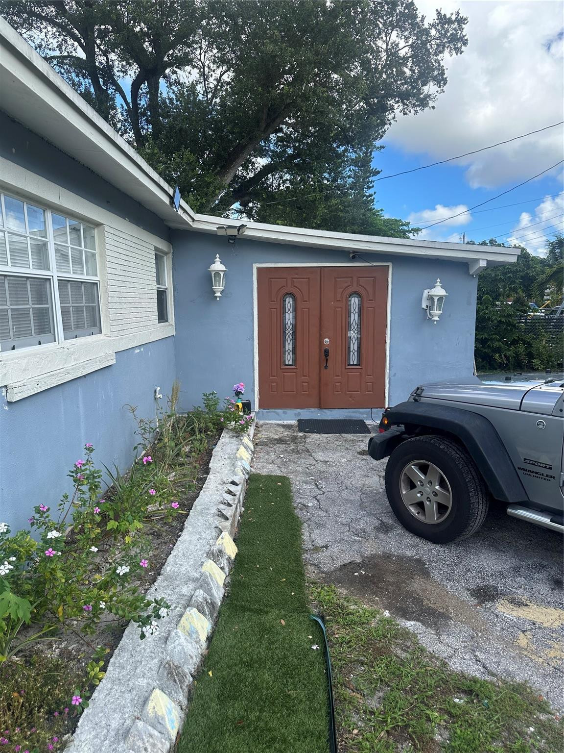 View details of listing 541 NW 33rd Avenue, Lauderhill, FL 33311 Lauderhill with MLS#